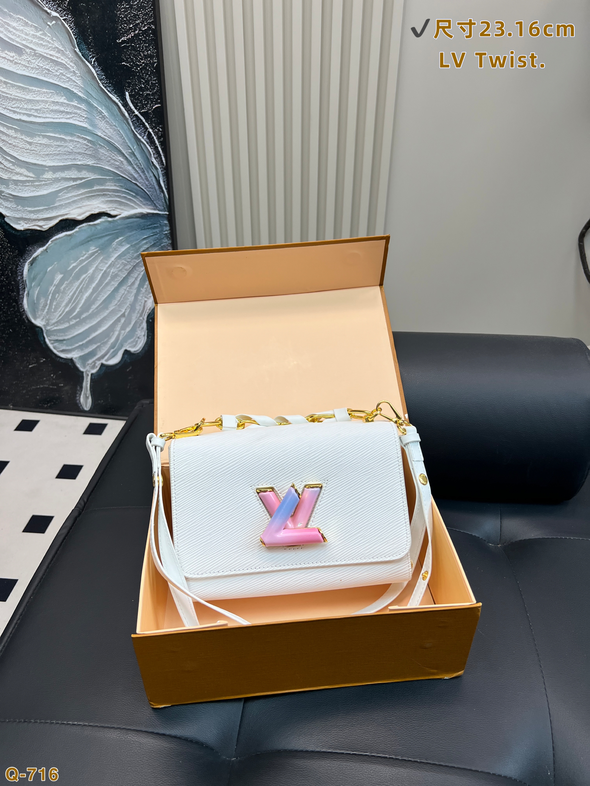 Louis Vuitton twist chain bag