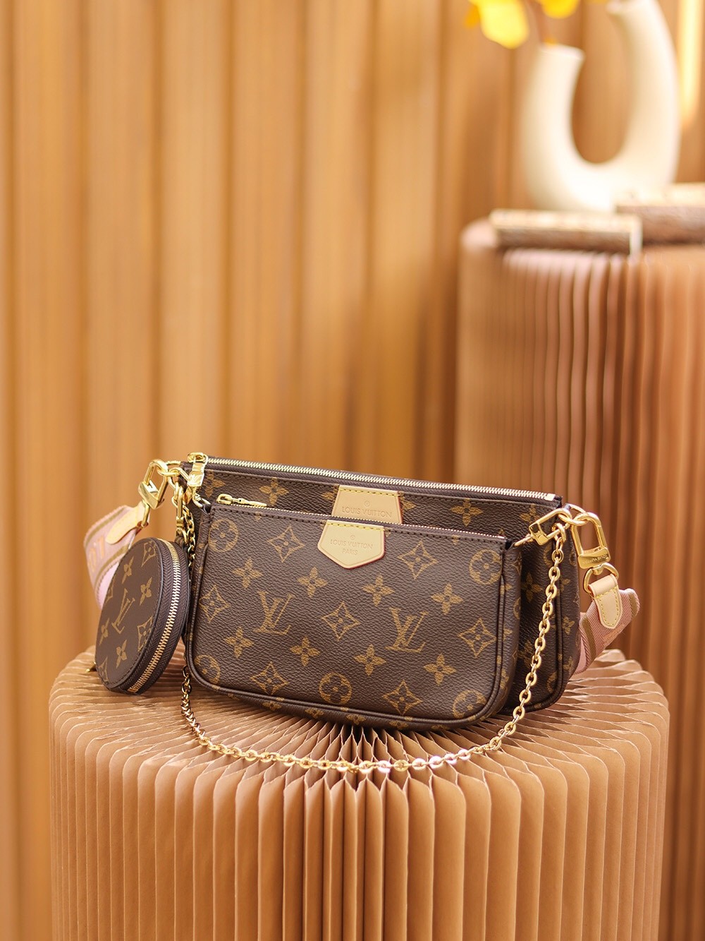 TOP version LV multi pochette leather bag