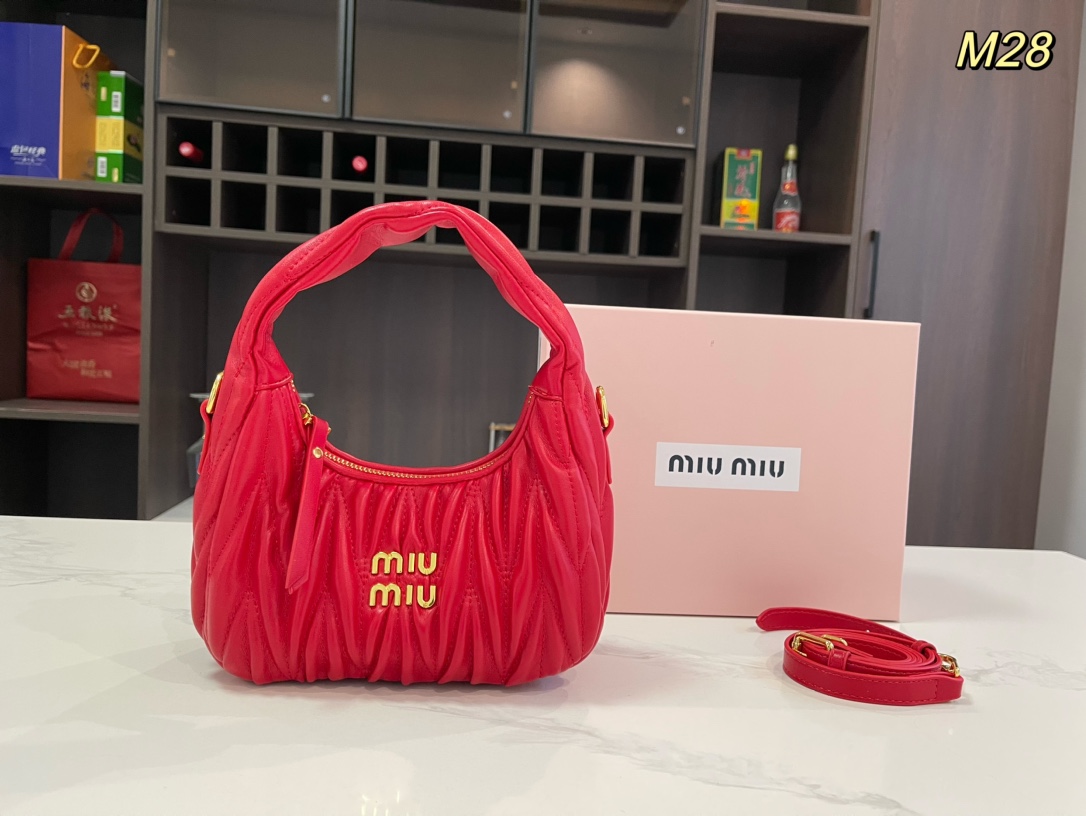miumiu hobo Hand-held pleated bag