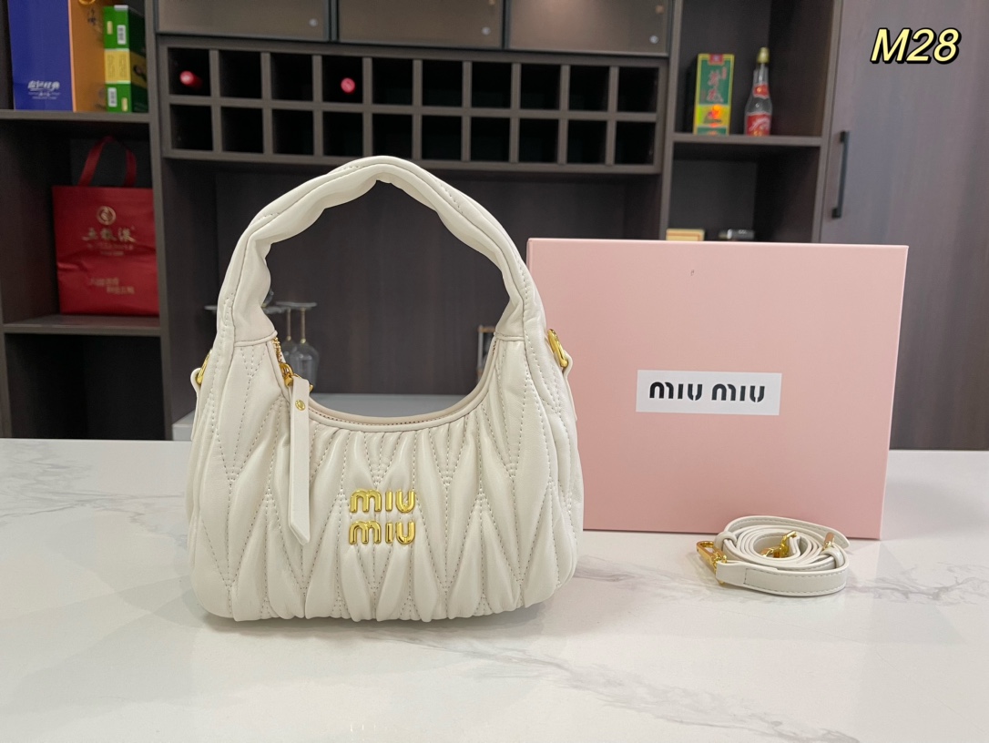 miumiu hobo Hand-held pleated bag