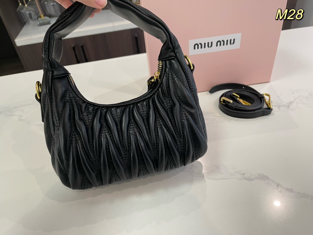 miumiu hobo Hand-held pleated bag