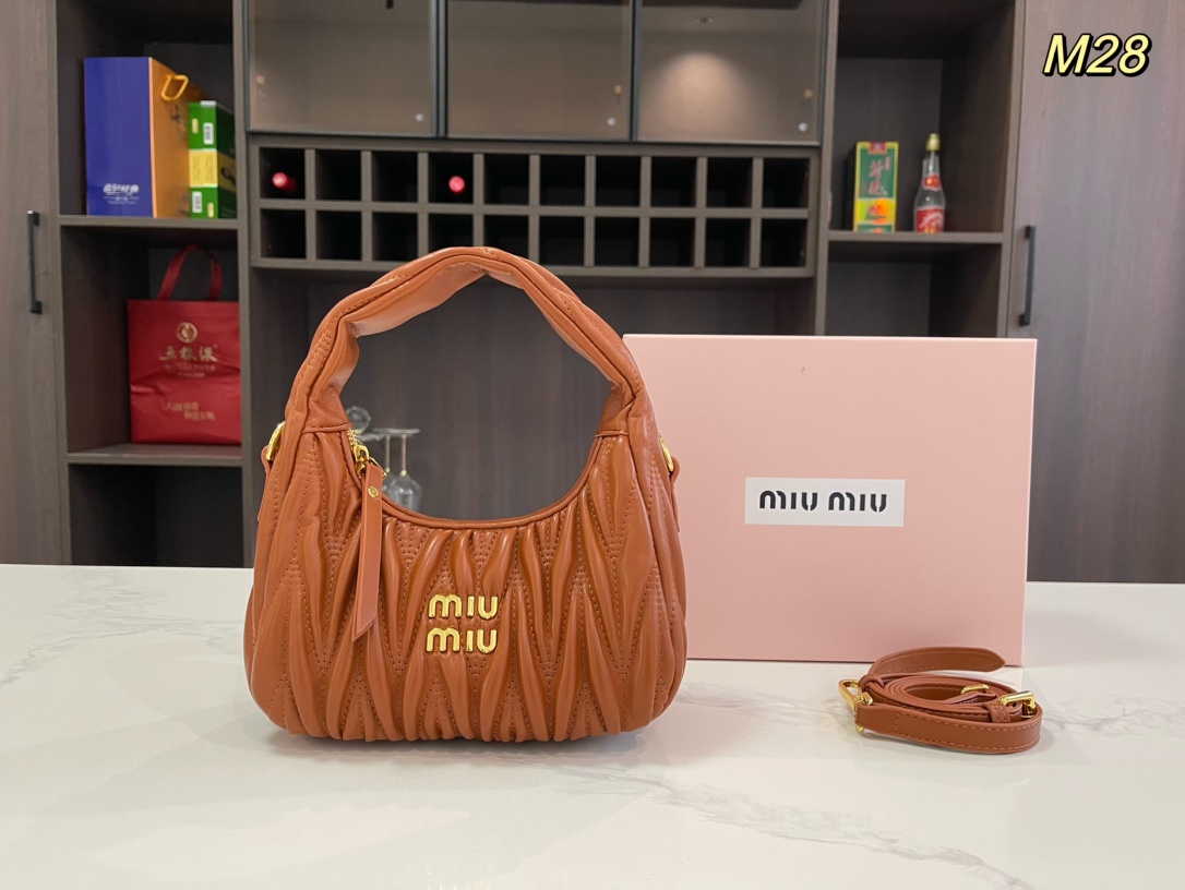 miumiu hobo Hand-held pleated bag