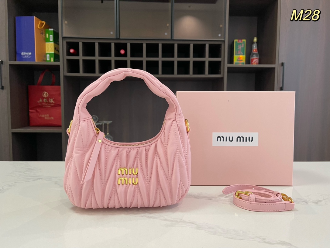 miumiu hobo Hand-held pleated bag