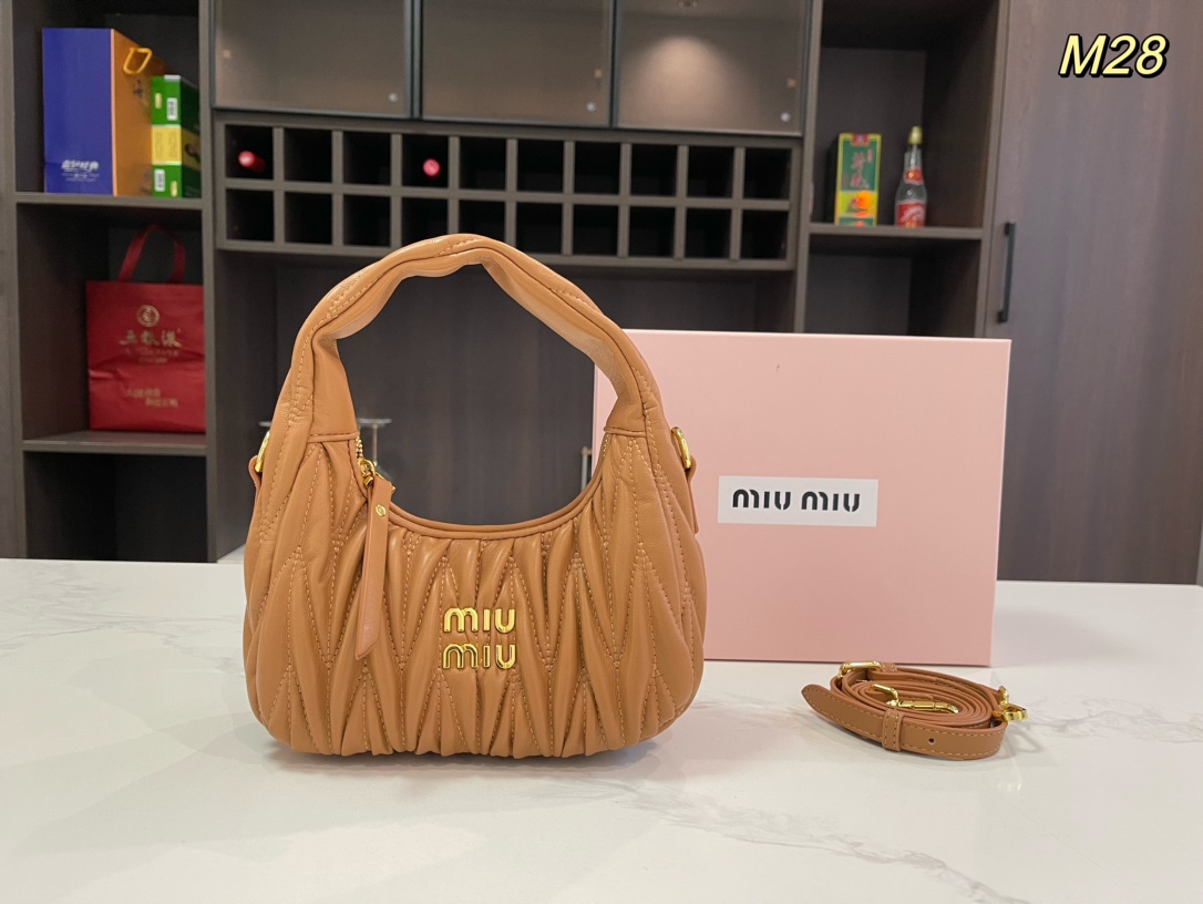 miumiu hobo Hand-held pleated bag