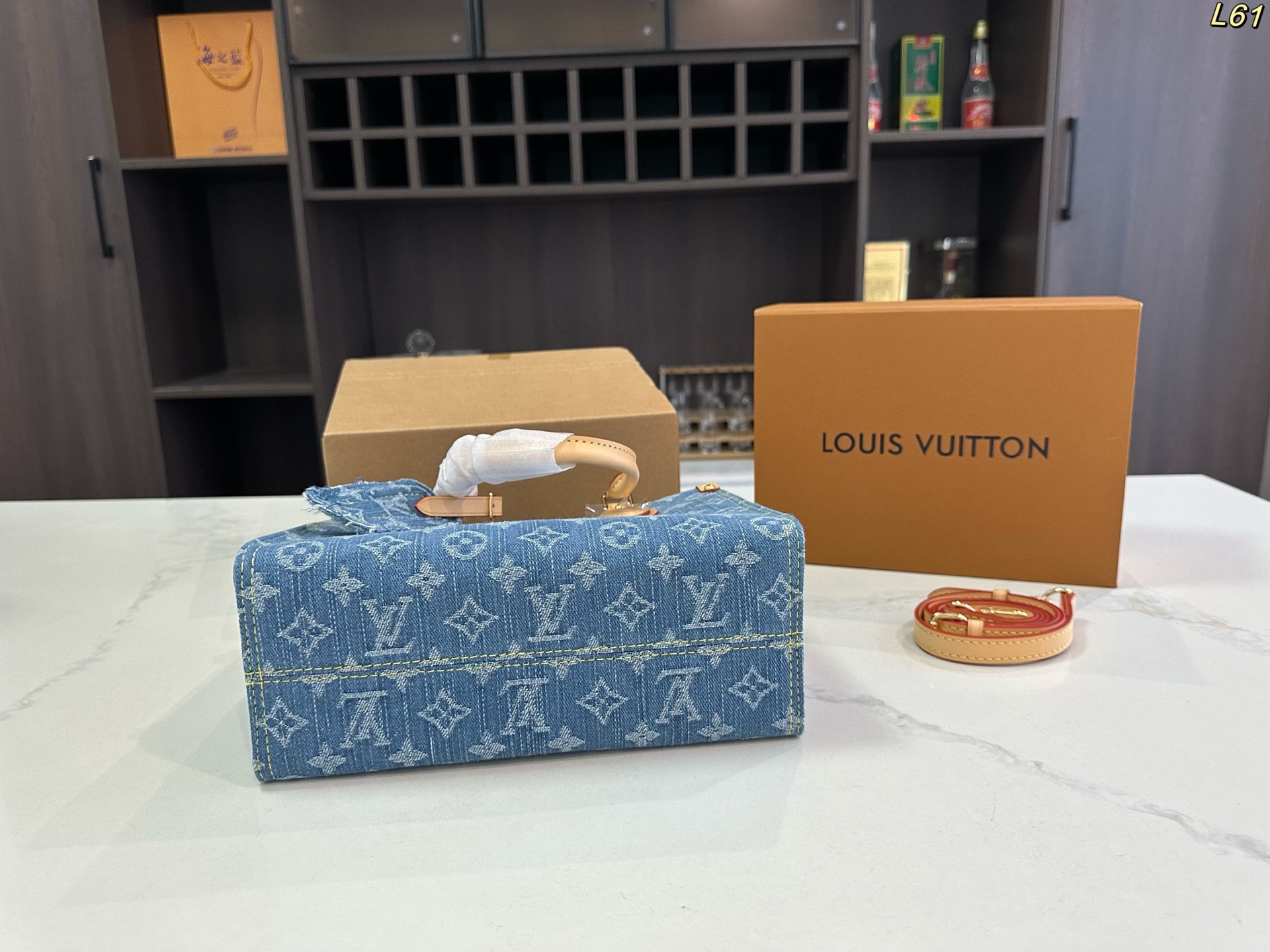 LV onthego tote bag cowboy