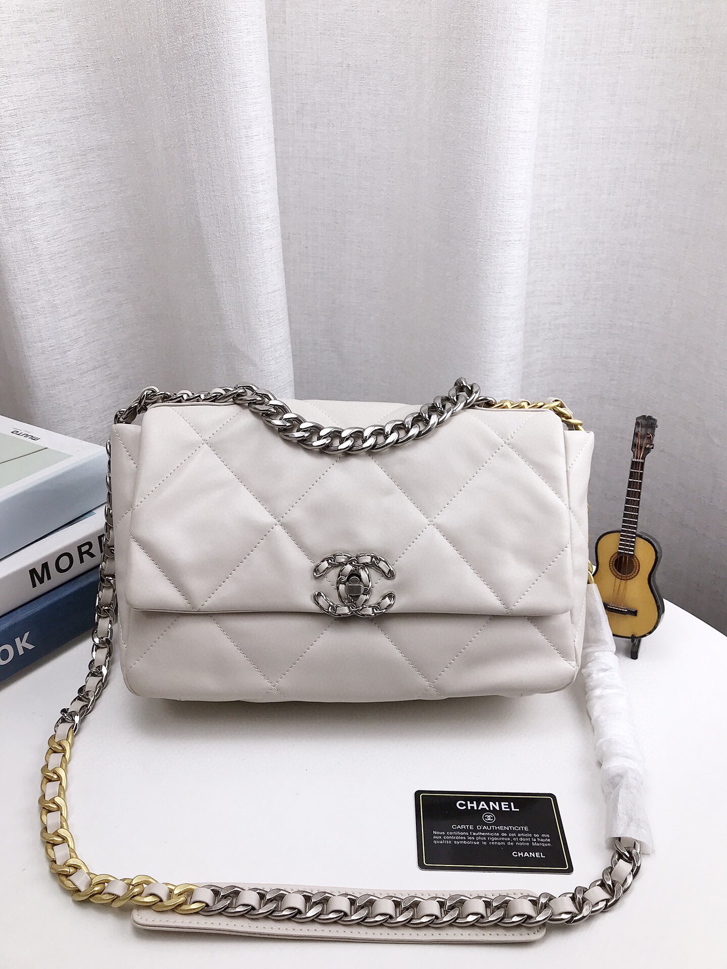 Chanel19 chain crossbody bag 30cm