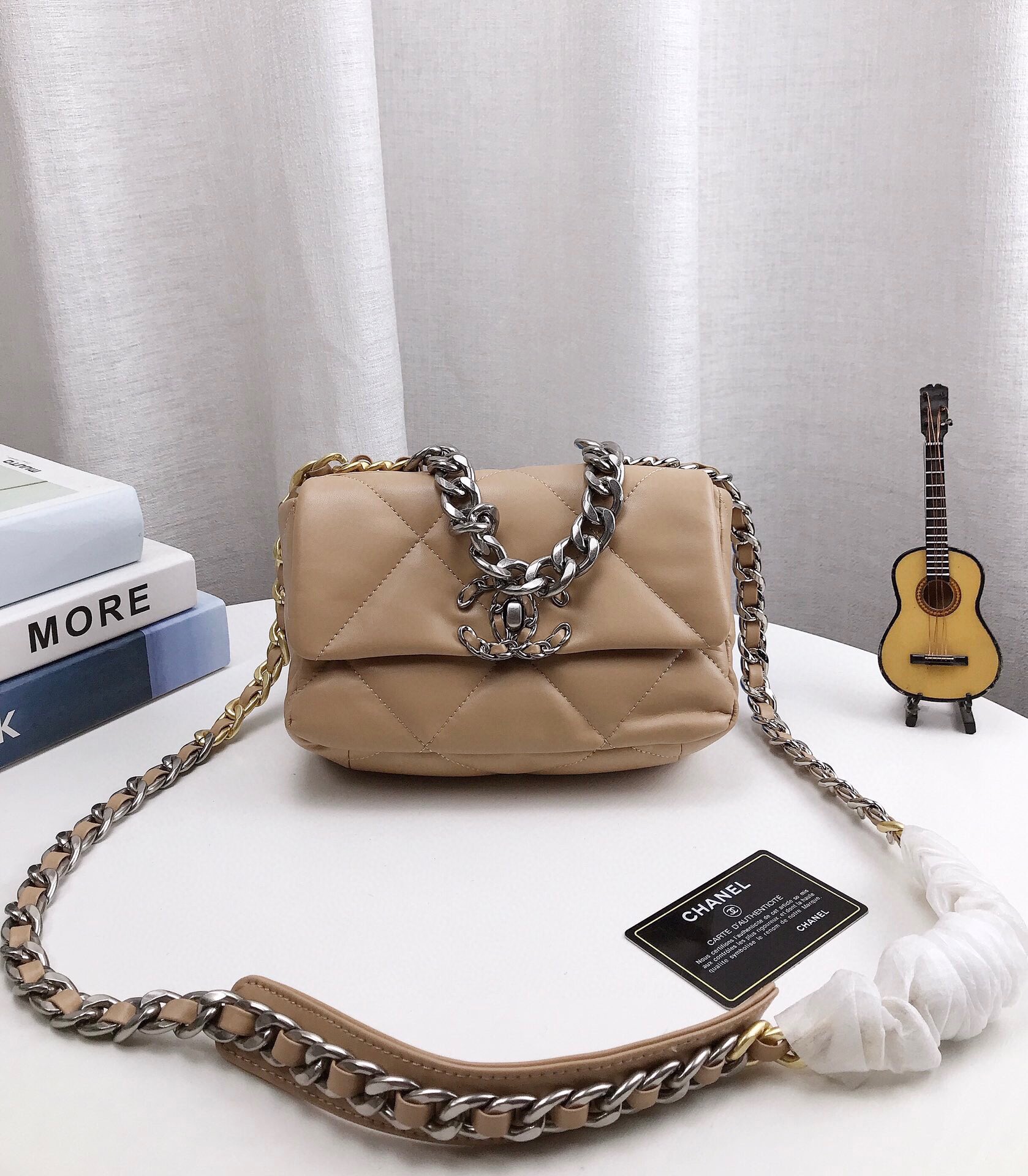 Chanel19 chain crossbody bag 20cm