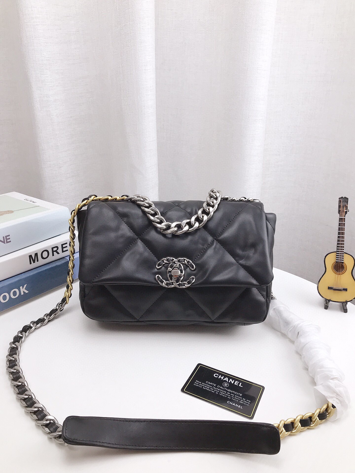 Chanel19 chain crossbody bag 25cm