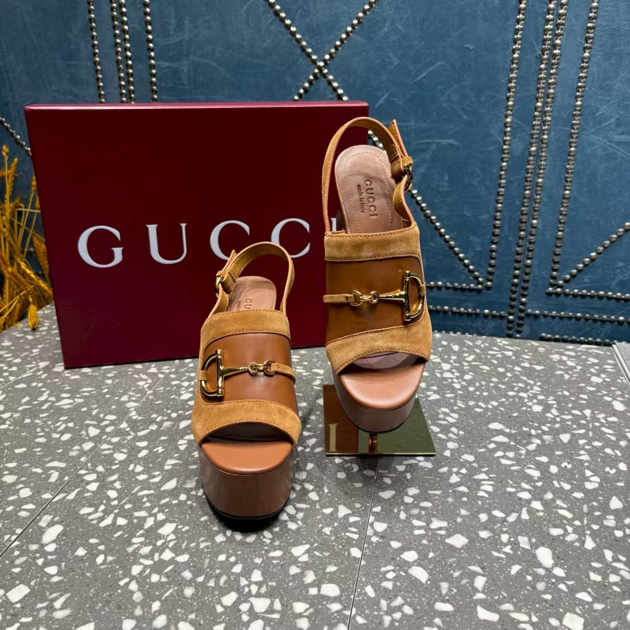 Gucci D-shaped buckle waterproof platform sandals