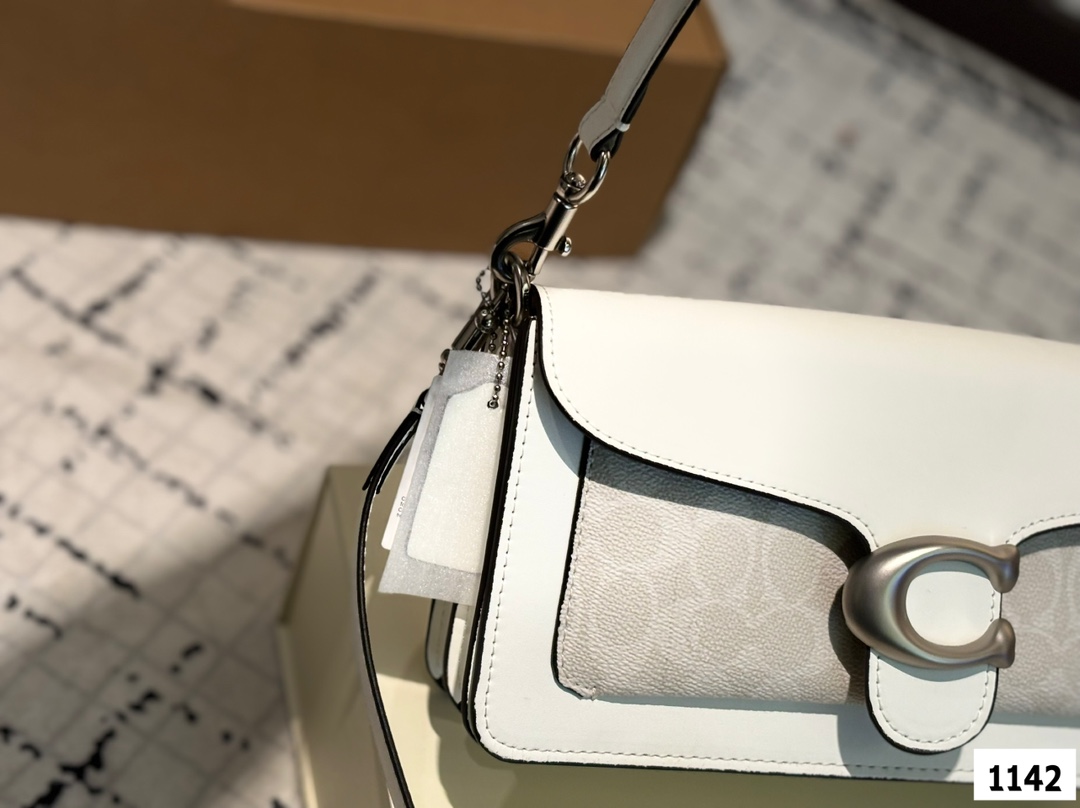 Coach TABBY 26 underarm crossbody bag