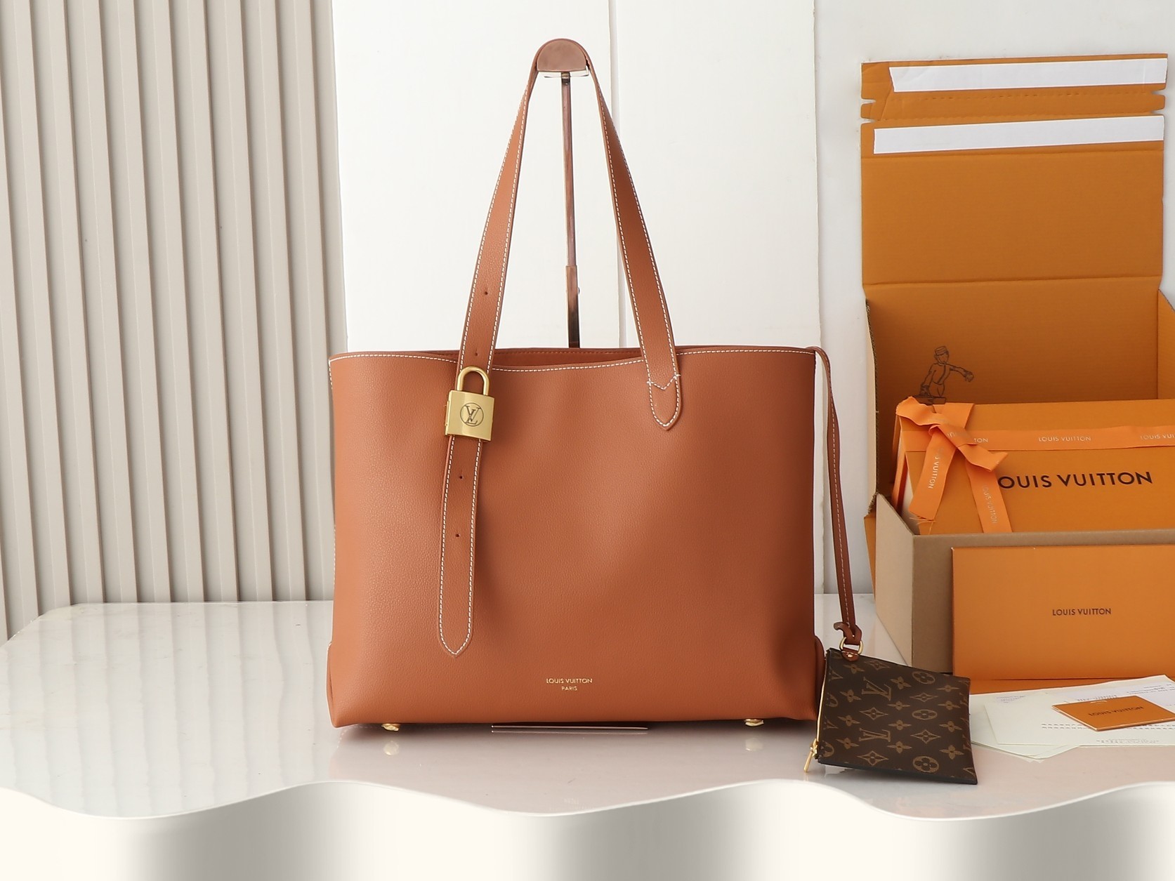 Top version high quality LV low key hobo bag