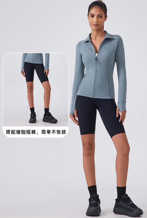 lululemon Nylon coat with zipper and long sleeves jacket