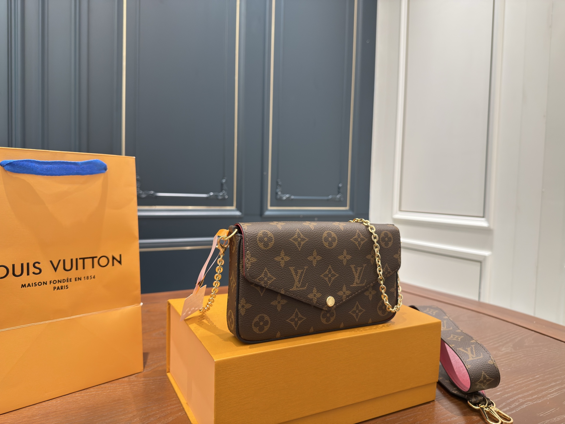 LV Three-piece Envelope Bag