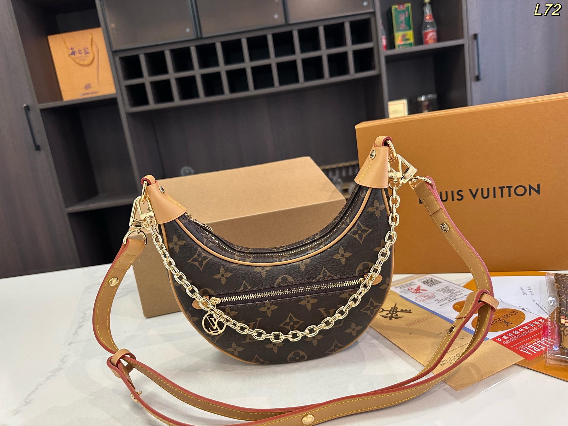 LV pea-shaped bag underarm bag crescent-shaped bag