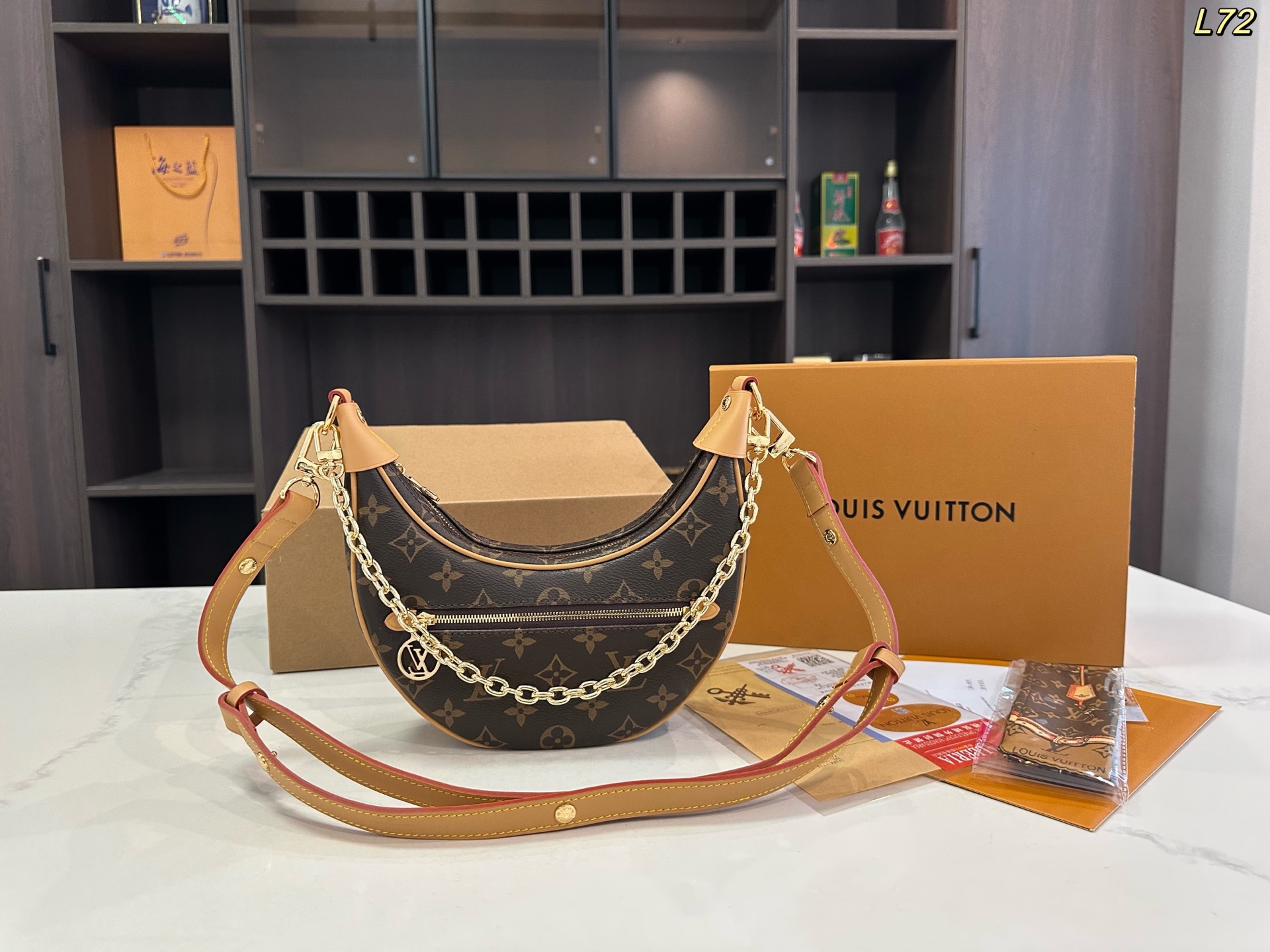 LV pea-shaped bag underarm bag crescent-shaped bag