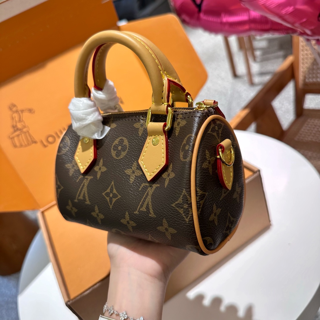 US$100 for 2 products- LV shoulder crossbody bag