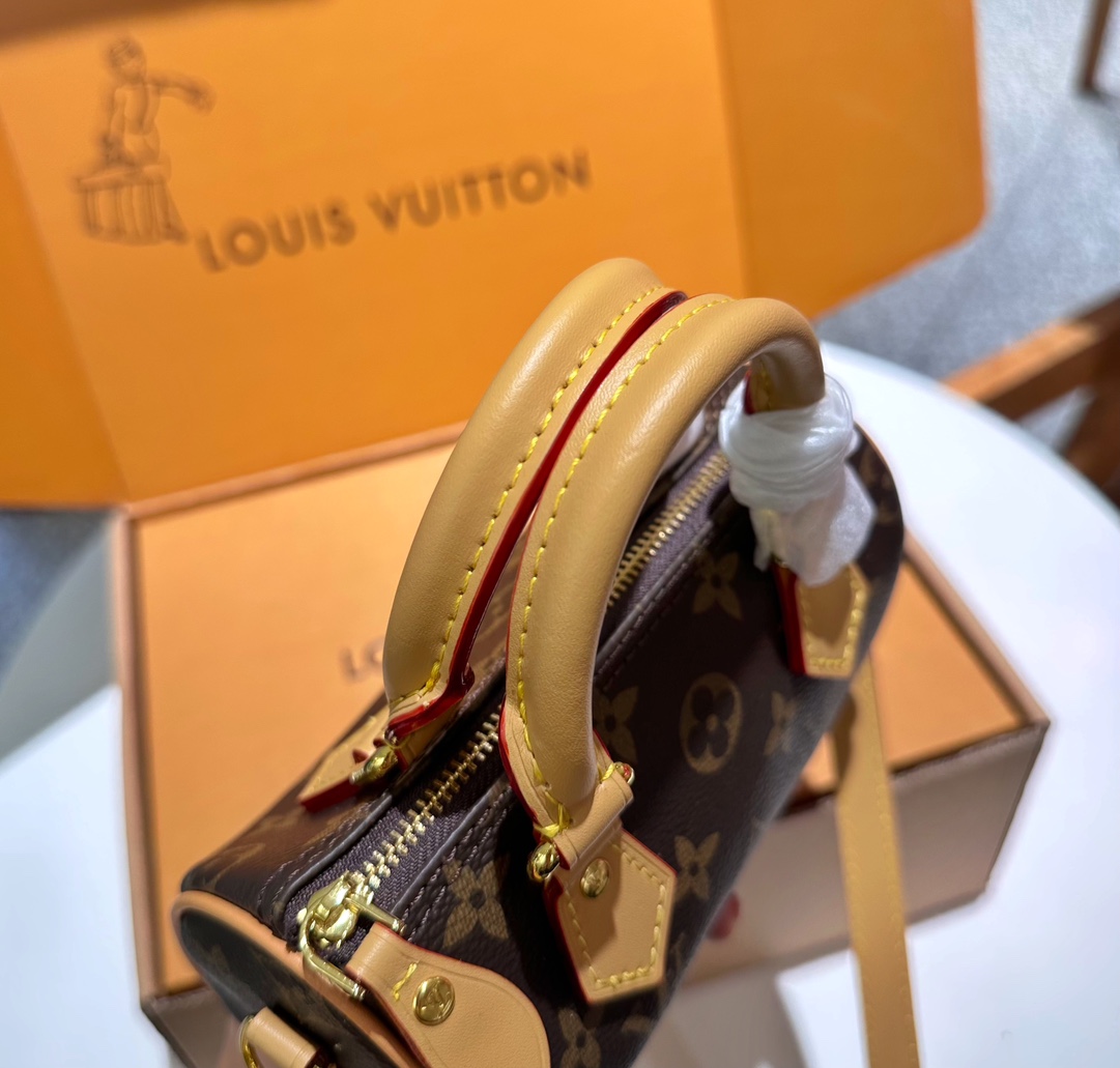 US$100 for 2 products- LV shoulder crossbody bag