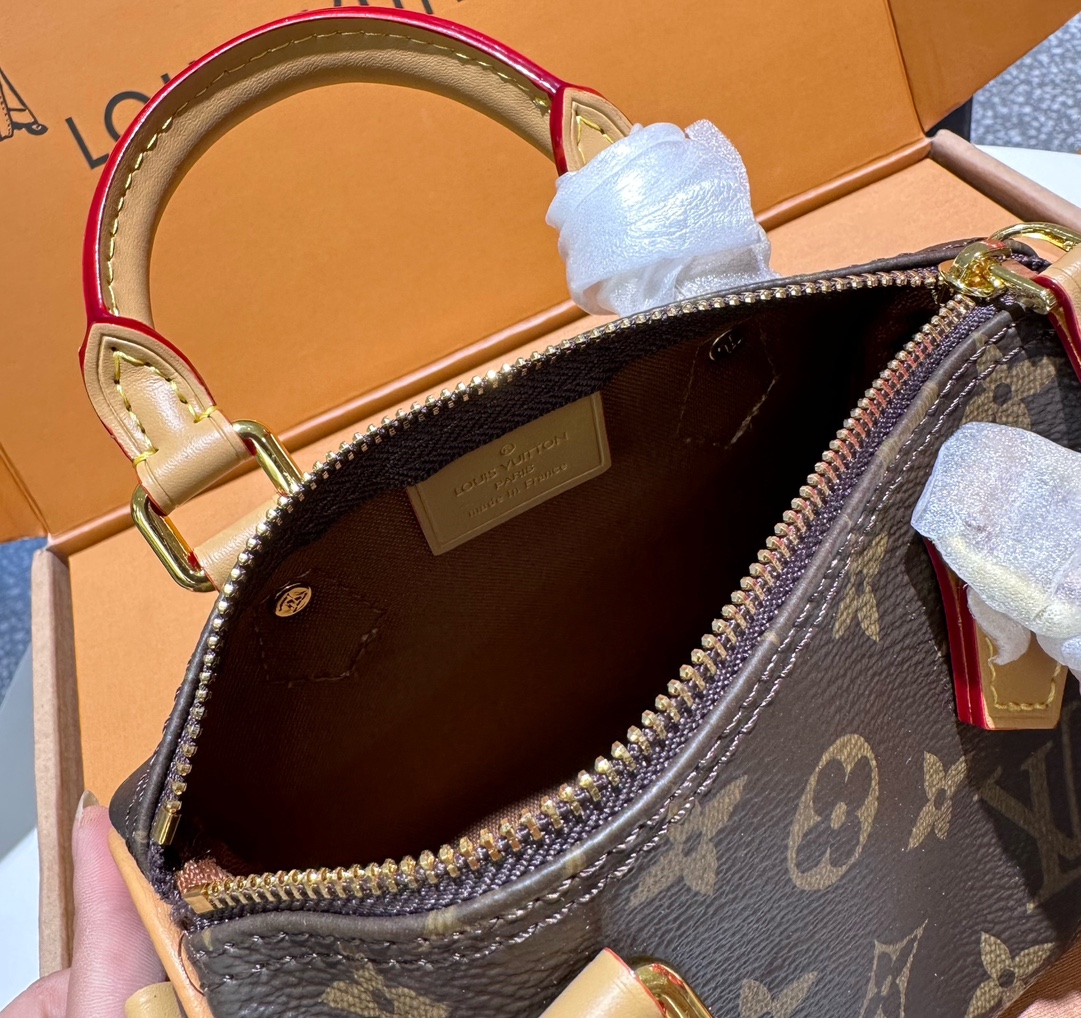 US$100 for 2 products- LV shoulder crossbody bag