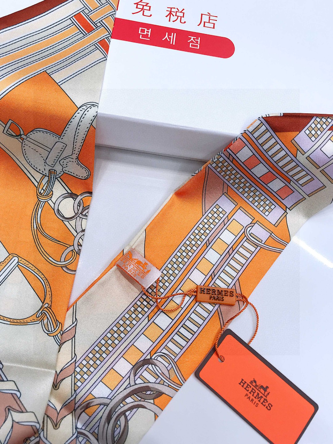 HERMES Fashion silk scarf