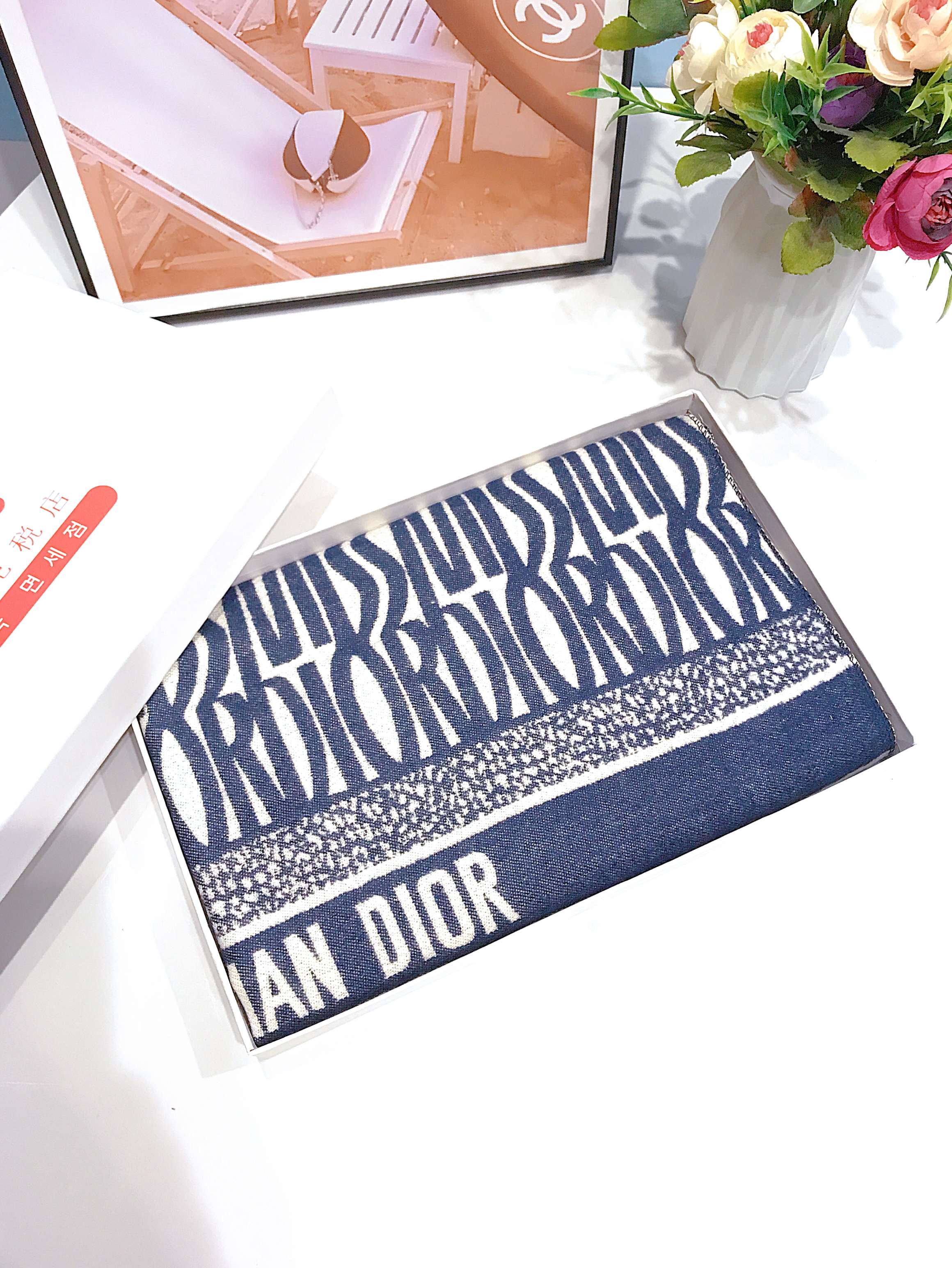 Dior scarf fashionable soft texture