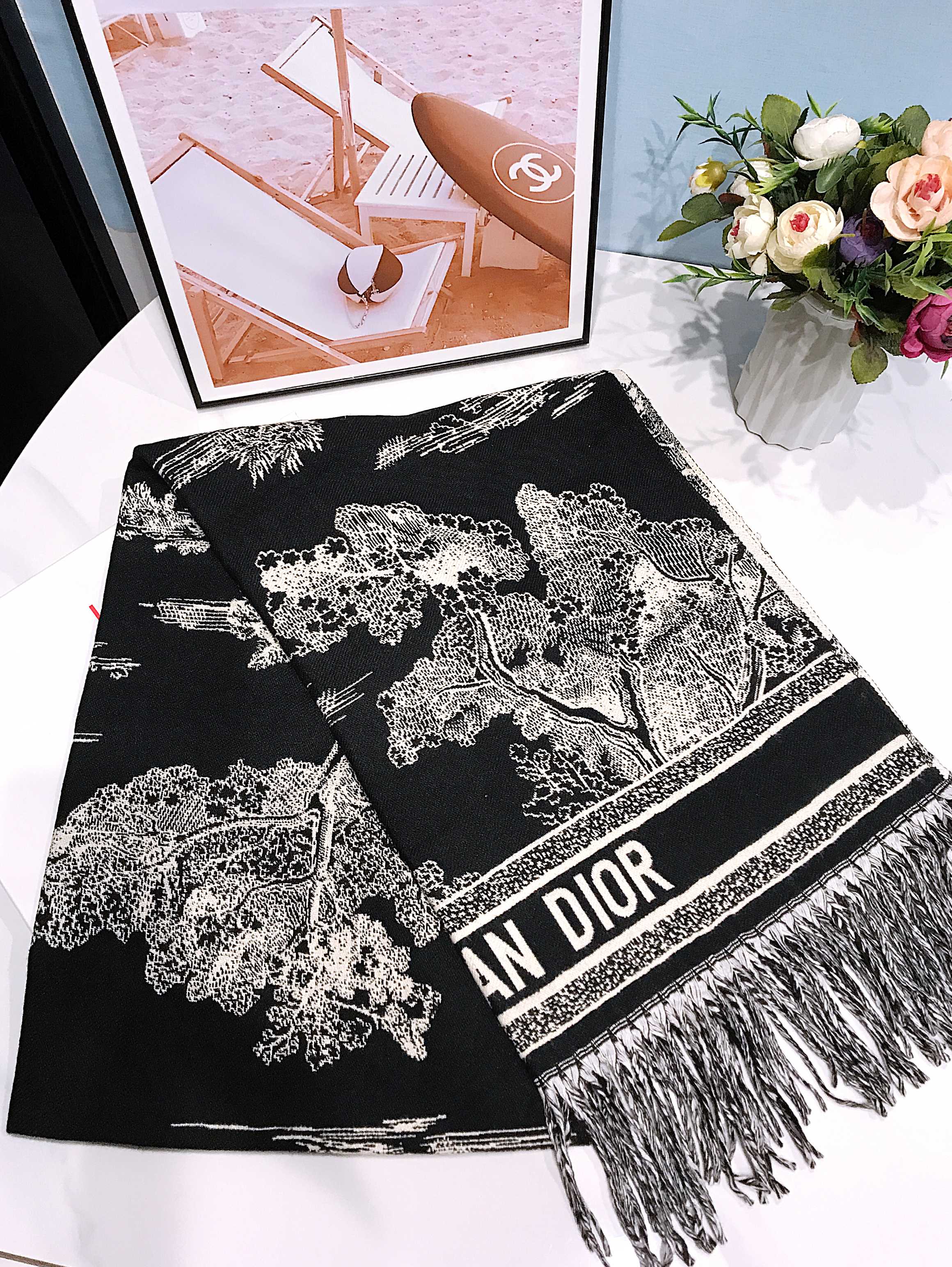 Dior scarf fashionable soft texture