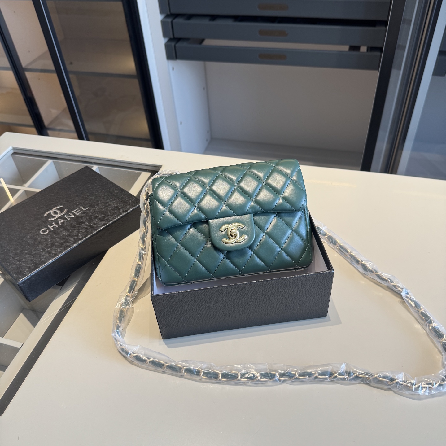 CHANEL CF chain bag