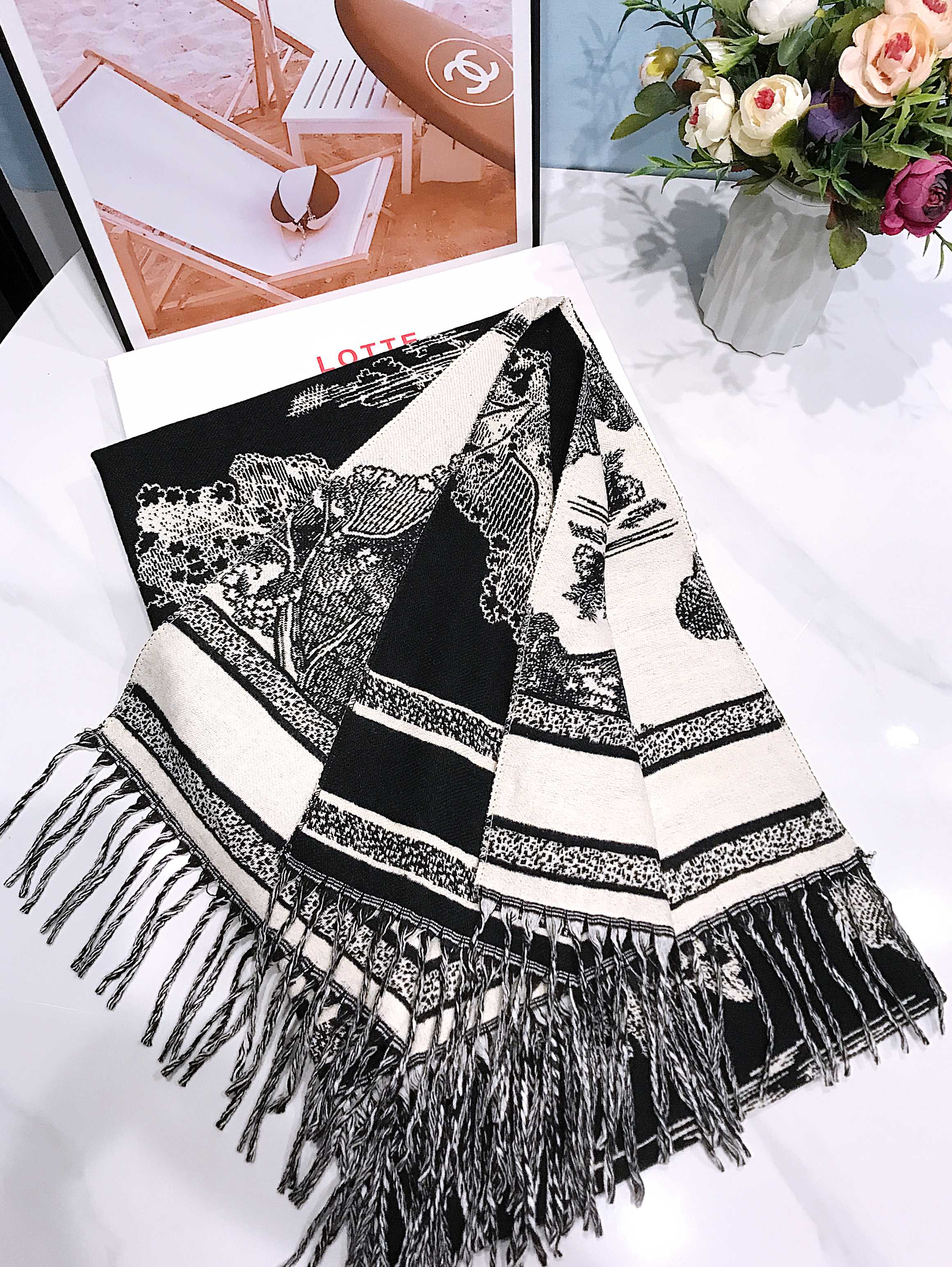 Dior scarf fashionable soft texture