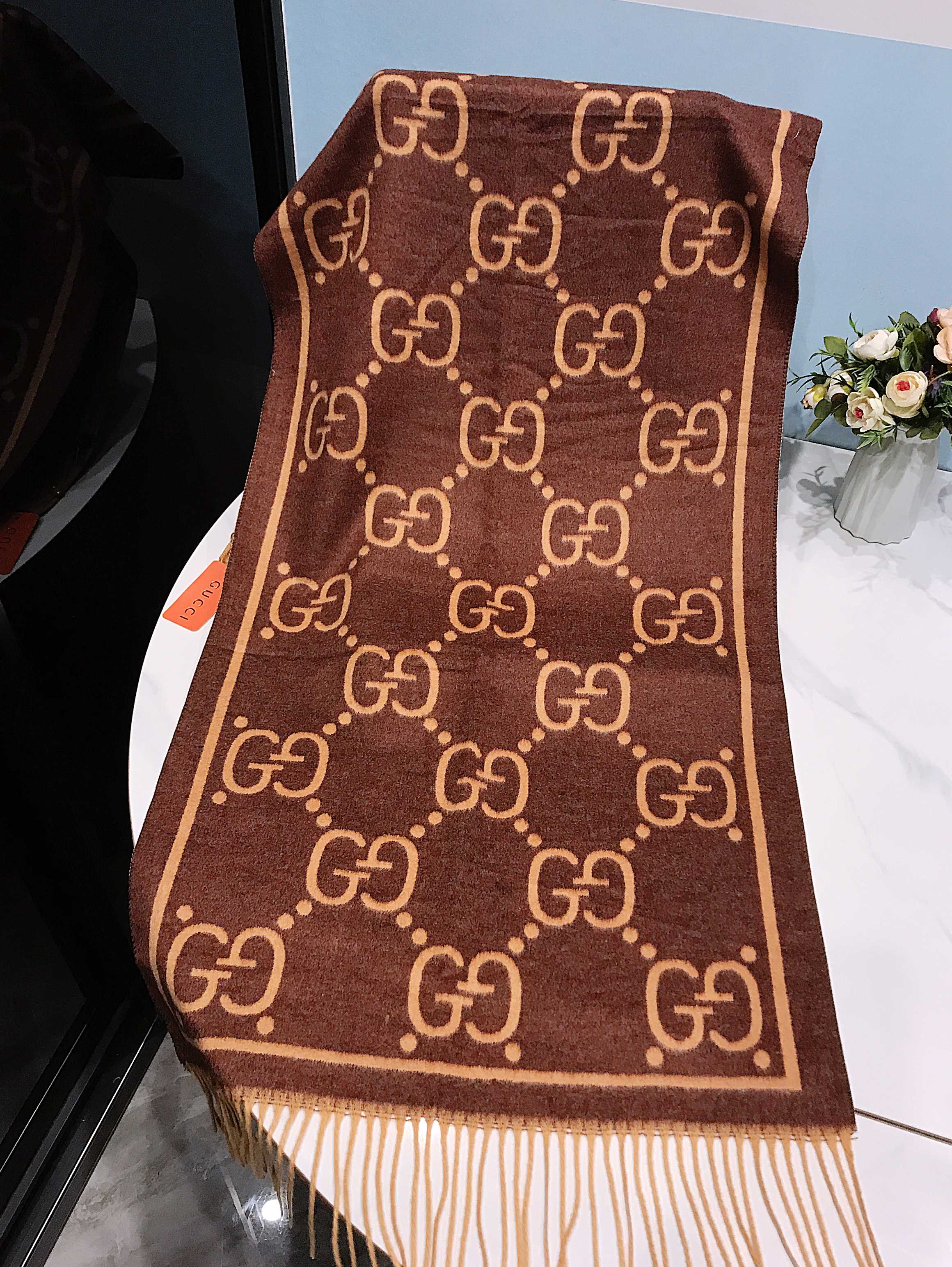 Gucci Cowl classic double-sided soft
