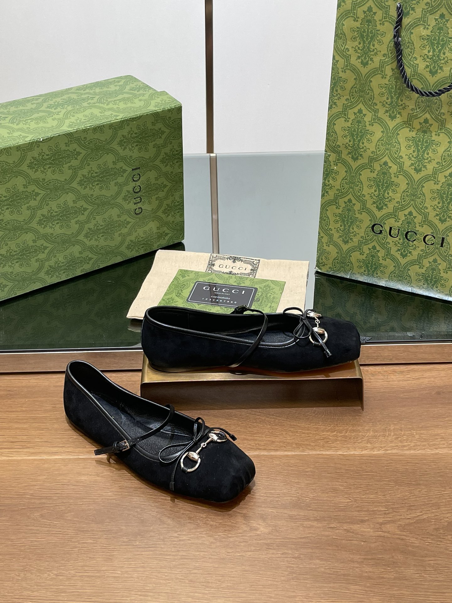 Gucci High-end flat ballet shoes with horsehair buckles and pointed toes shoes