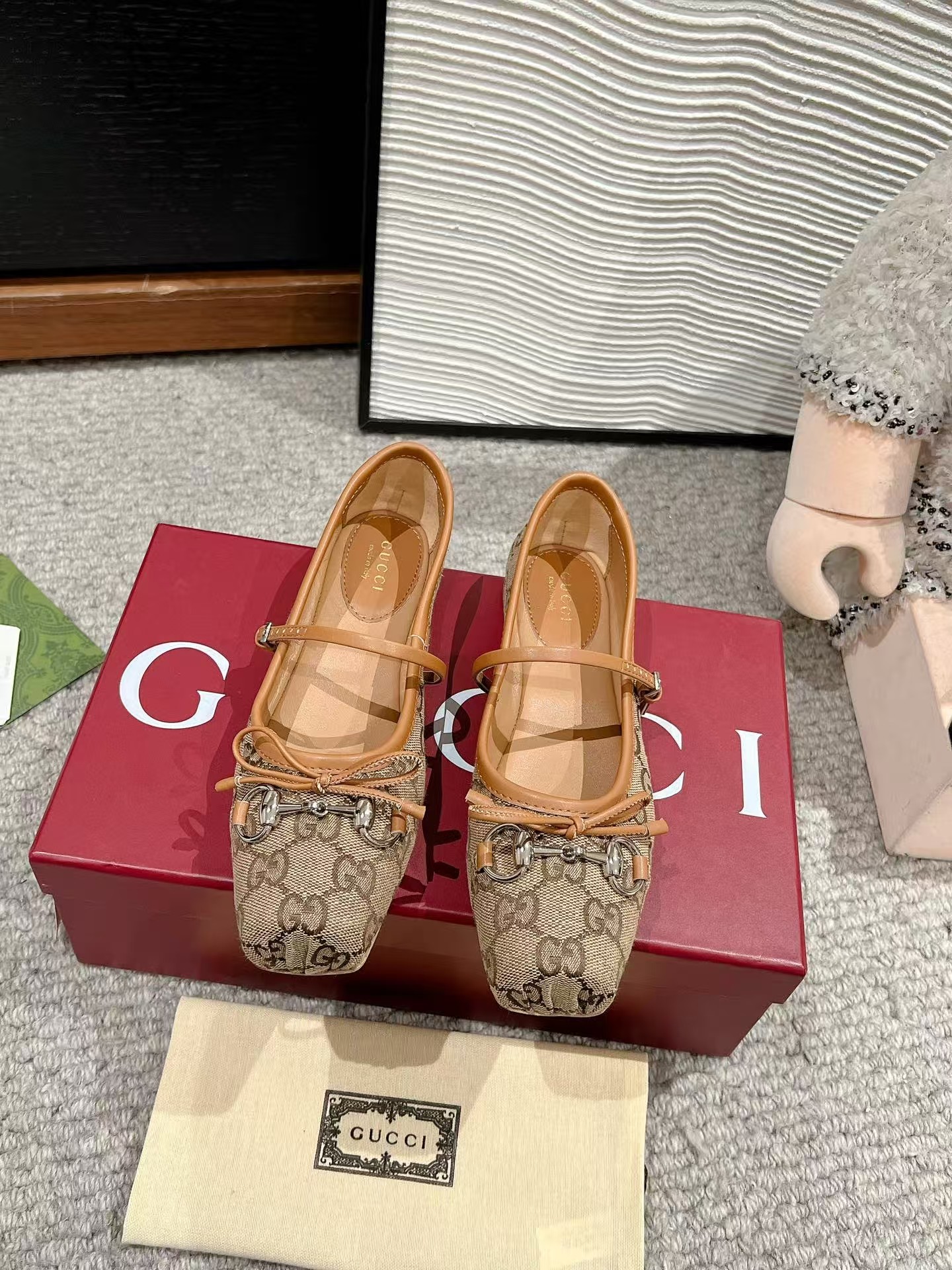 Gucci High-end flat ballet shoes with horsehair buckles and pointed toes shoes