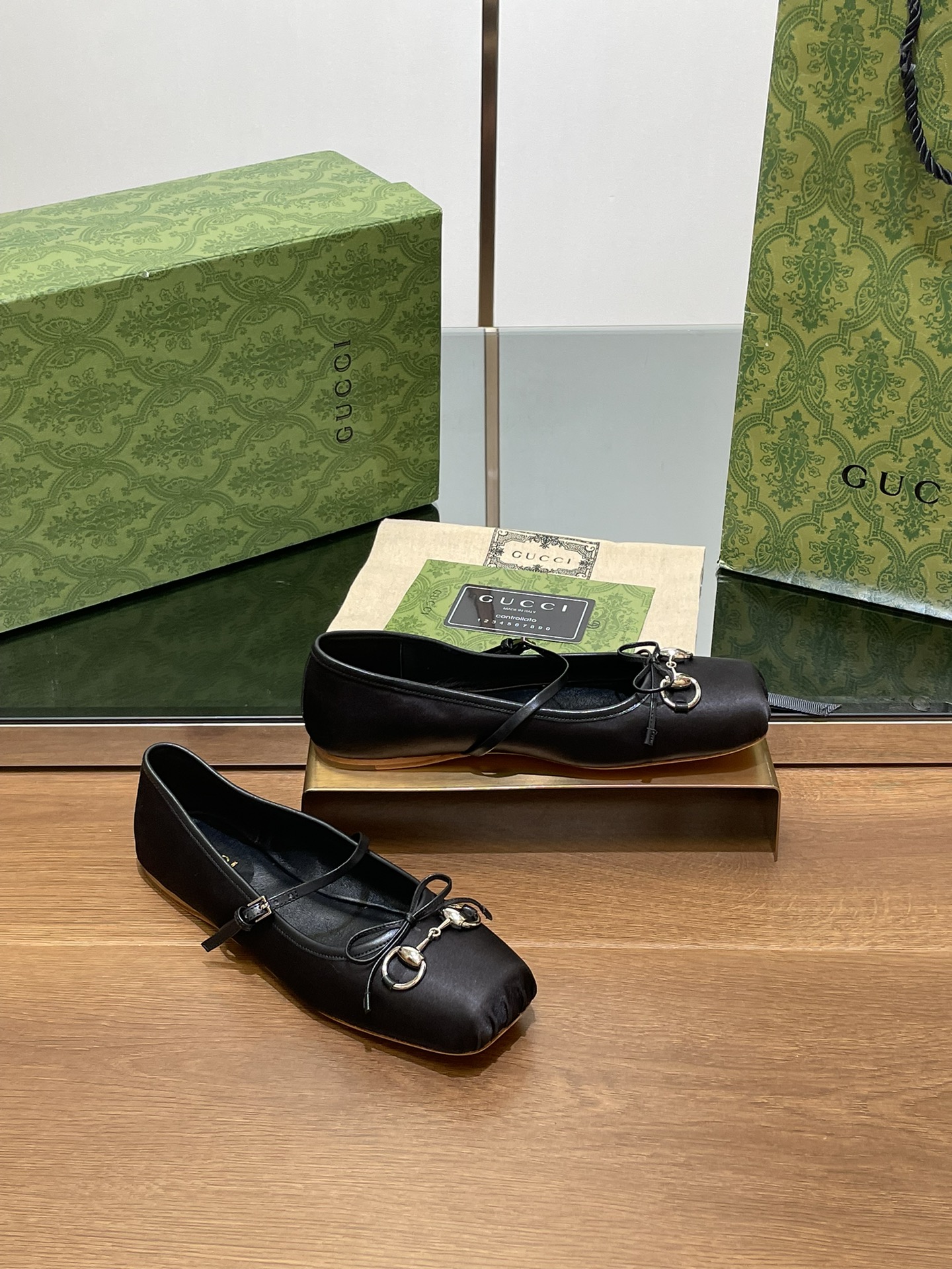 Gucci High-end flat ballet shoes with horsehair buckles and pointed toes shoes