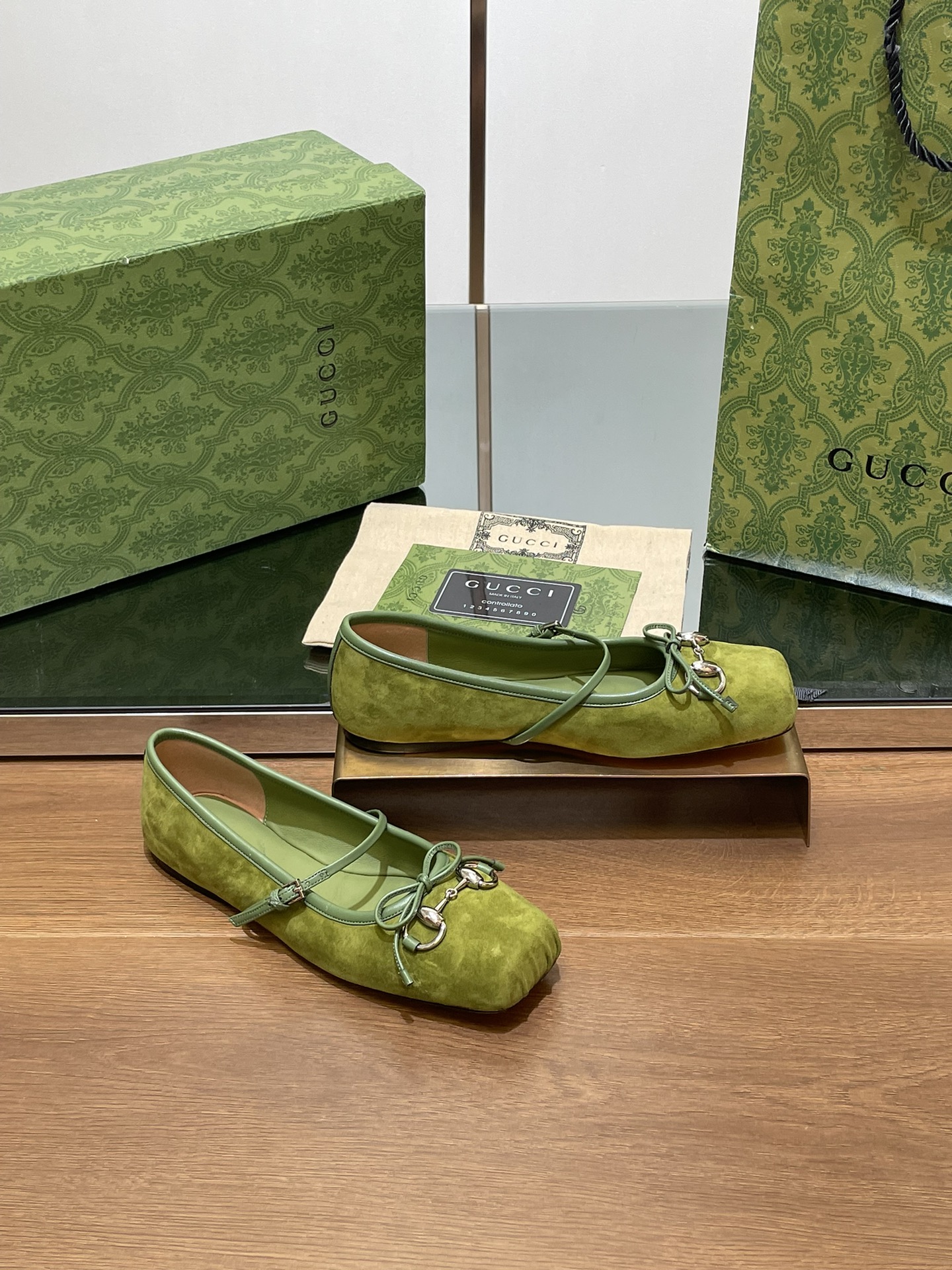 Gucci High-end flat ballet shoes with horsehair buckles and pointed toes shoes