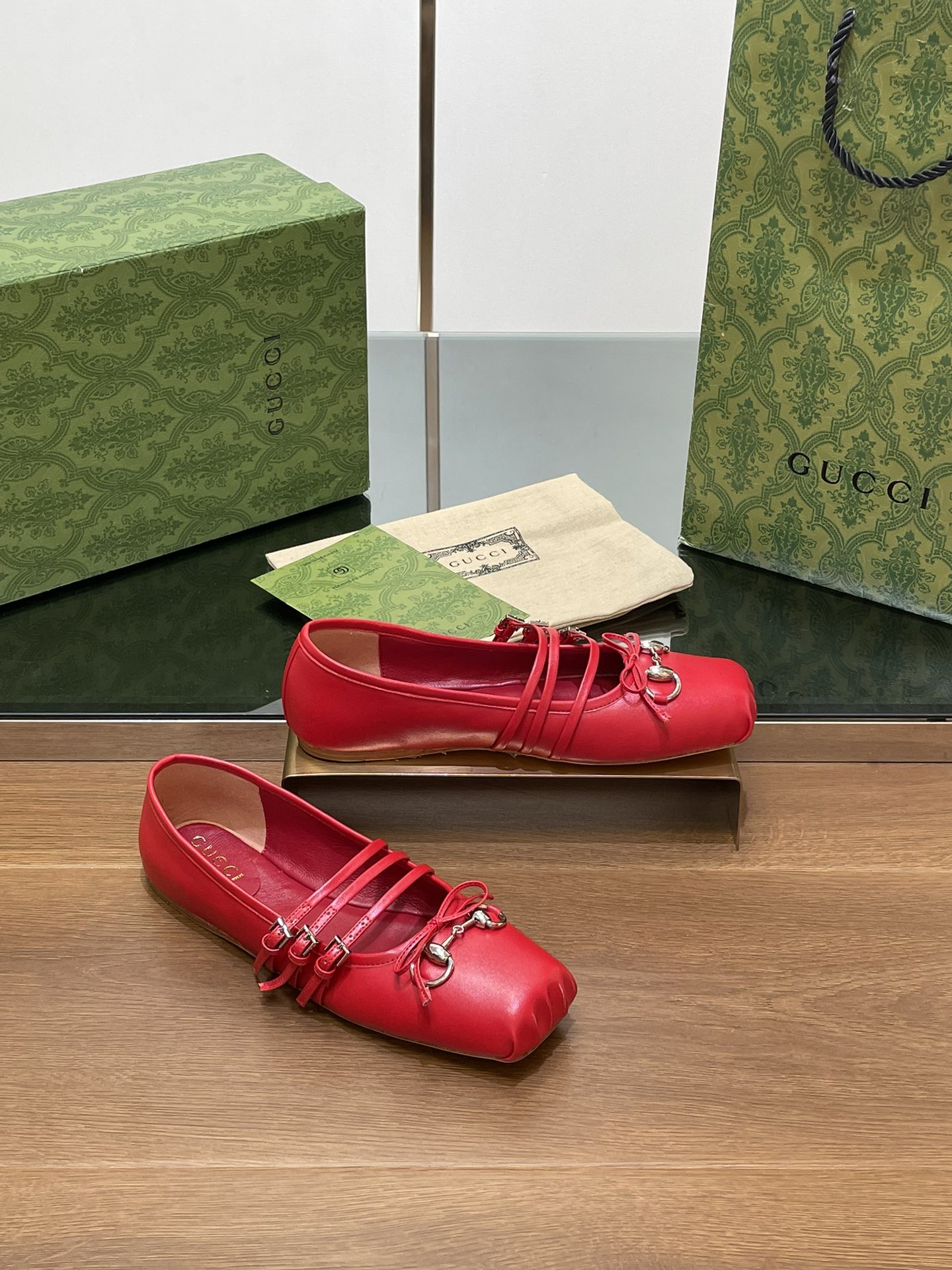 Gucci High-end flat ballet shoes with horsehair buckles and pointed toes shoes