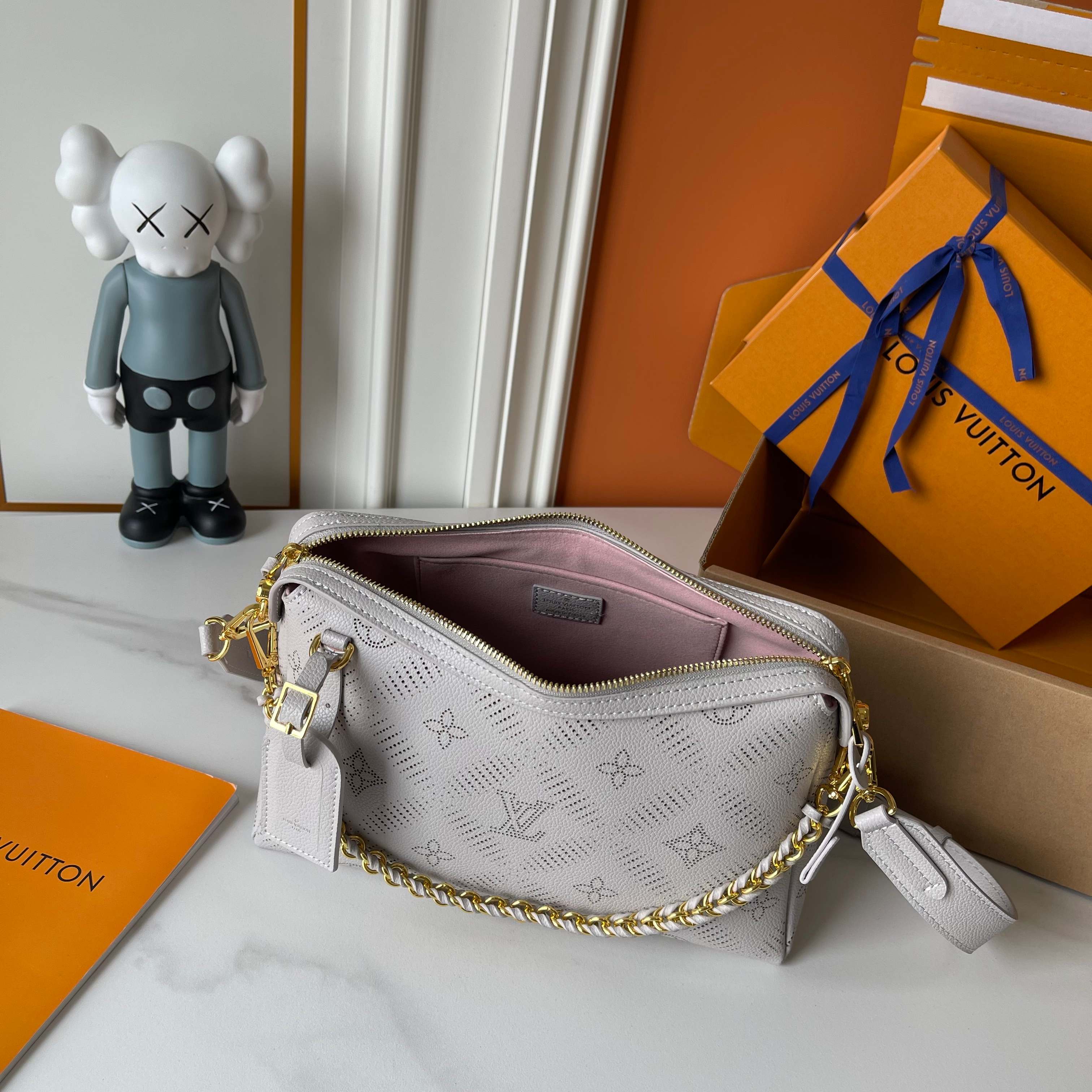 LV Mahina Hand It All chain shoulder bag