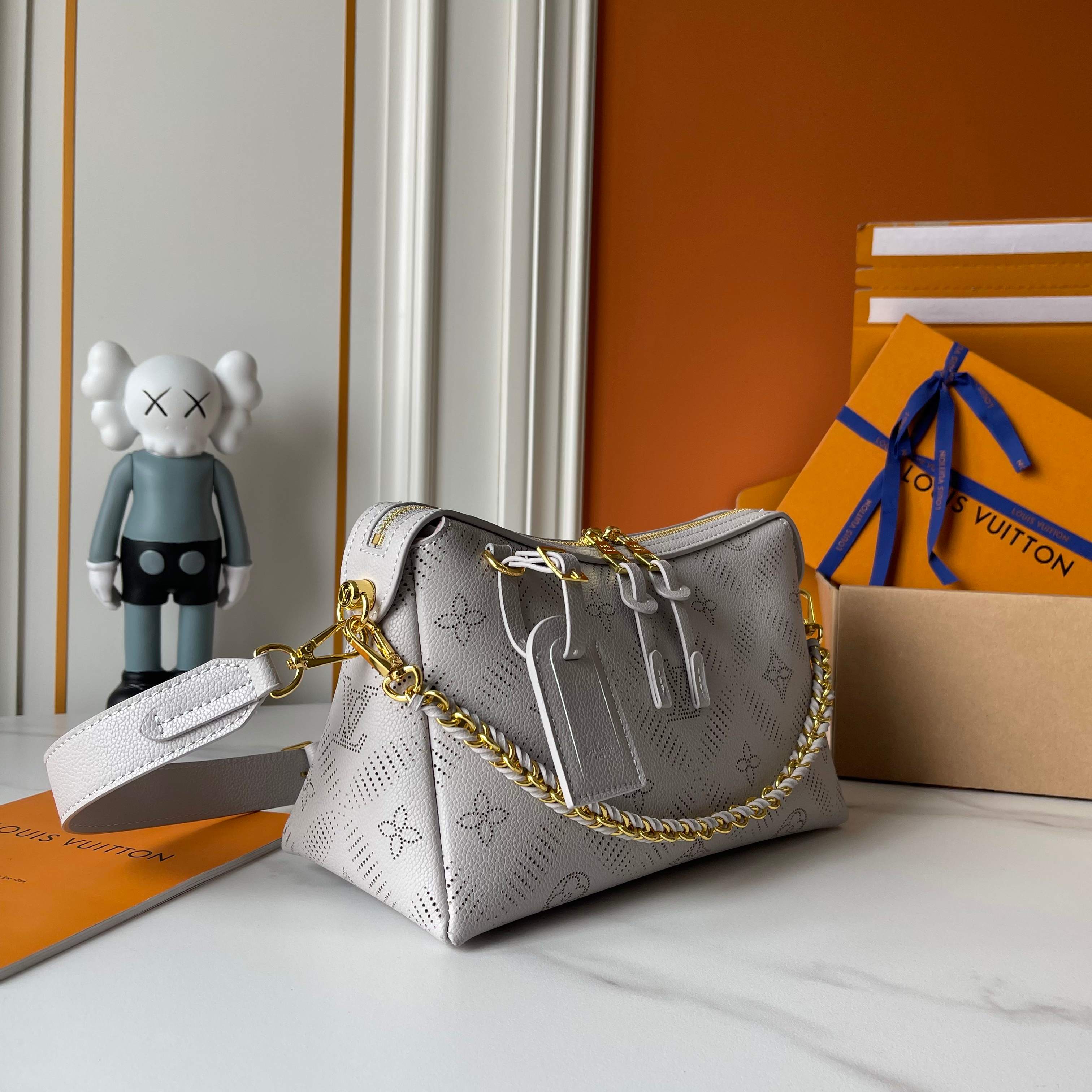 LV Mahina Hand It All chain shoulder bag