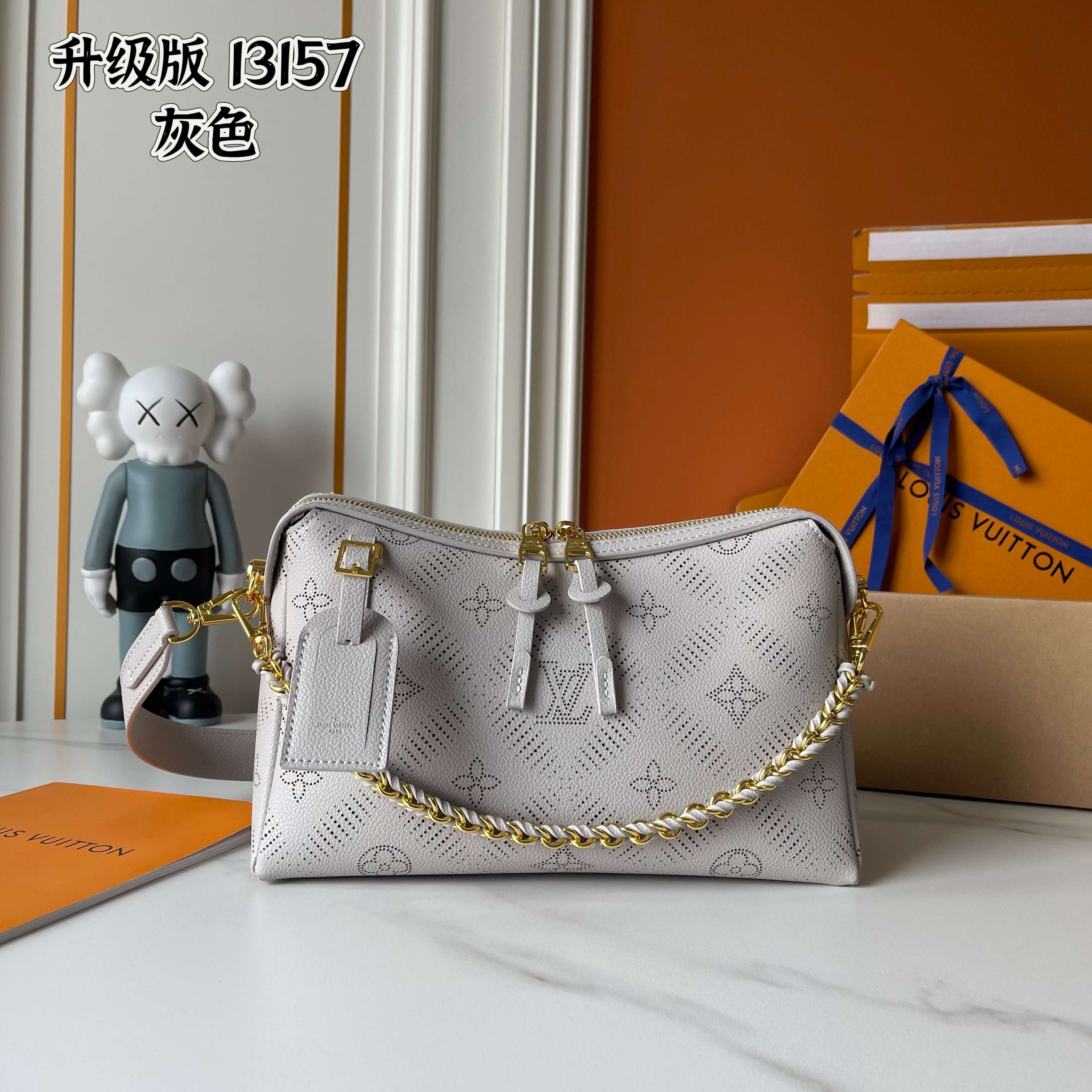 LV Mahina Hand It All chain shoulder bag