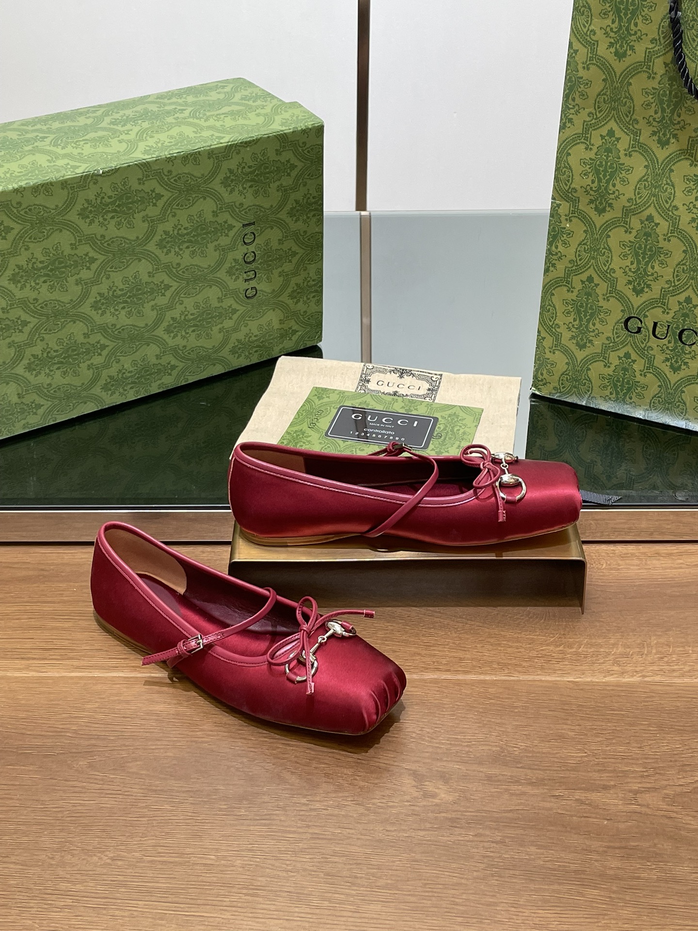 Gucci High-end flat ballet shoes with horsehair buckles and pointed toes shoes