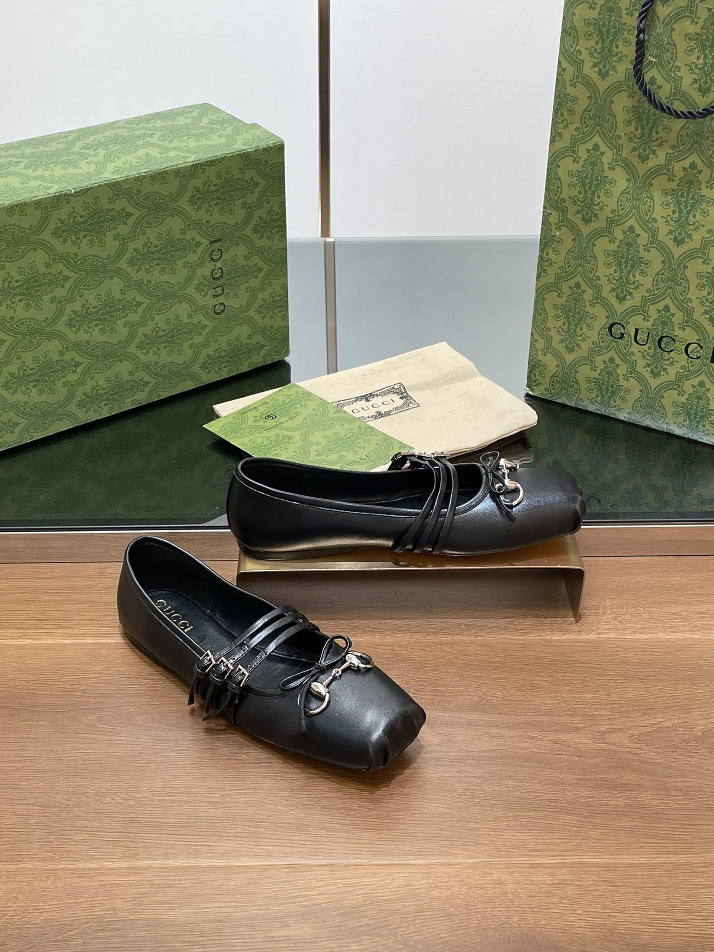 Gucci High-end flat ballet shoes with horsehair buckles and pointed toes shoes