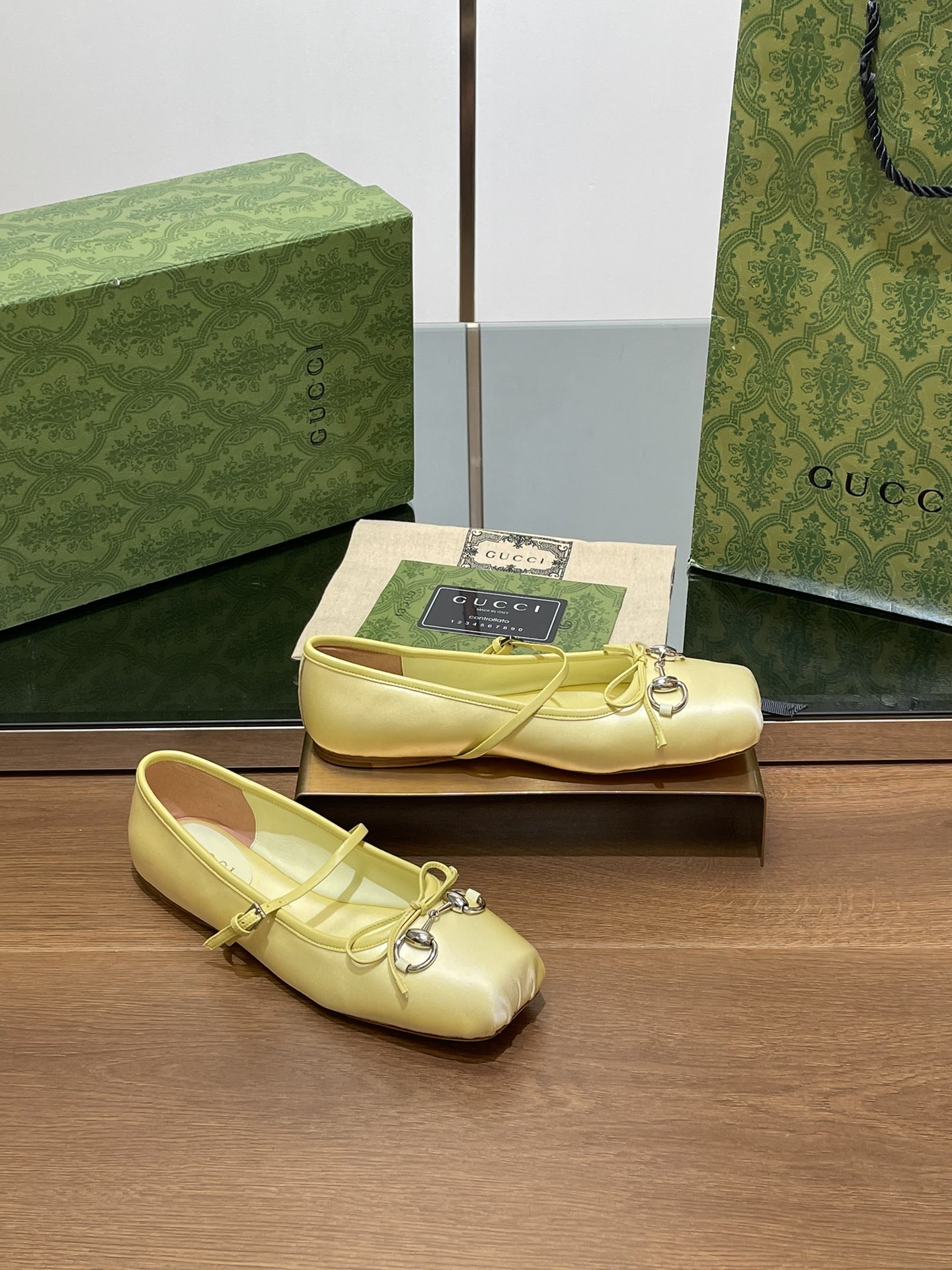 Gucci High-end flat ballet shoes with horsehair buckles and pointed toes shoes