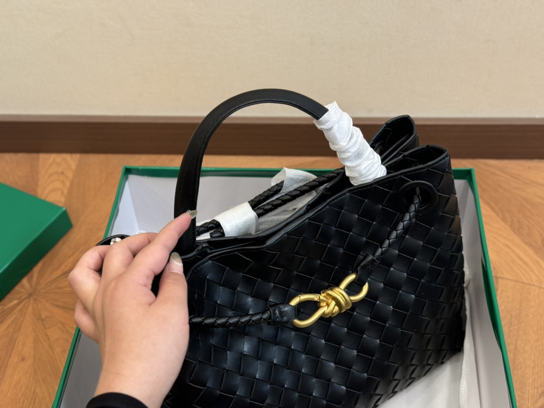 BV Knitted Shopping Bag