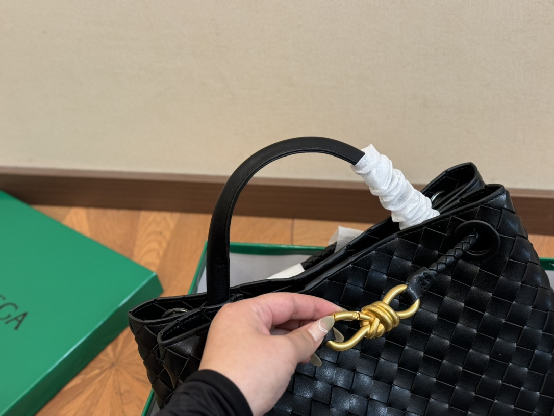 BV Knitted Shopping Bag