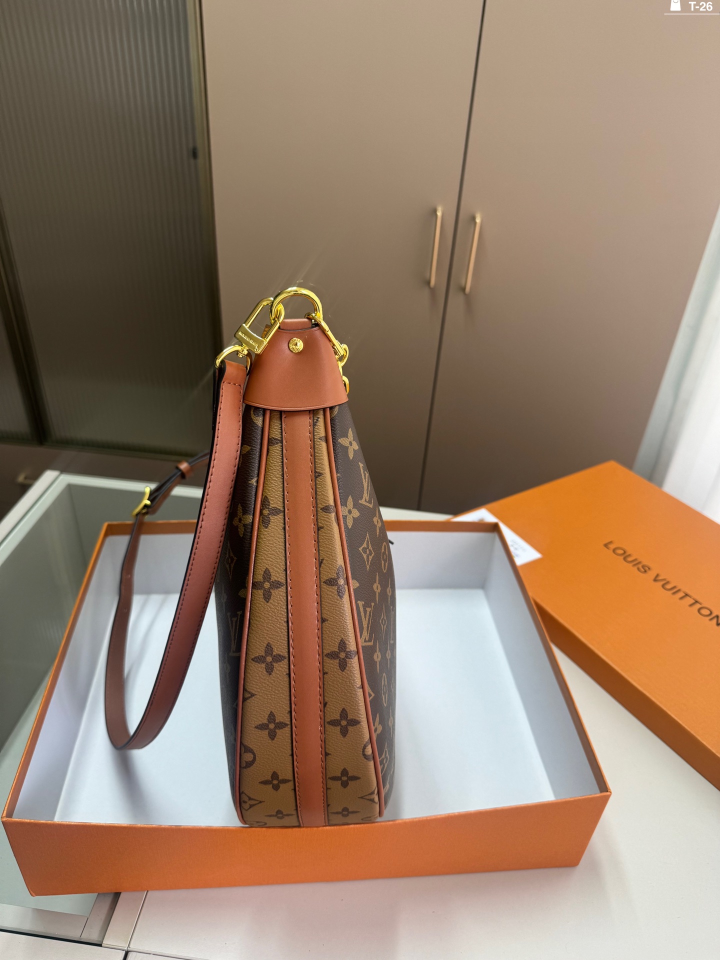 LV crescent-shaped bag chain strap shoulder bag