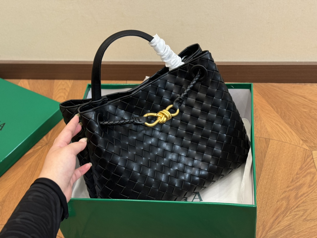 BV Knitted Shopping Bag