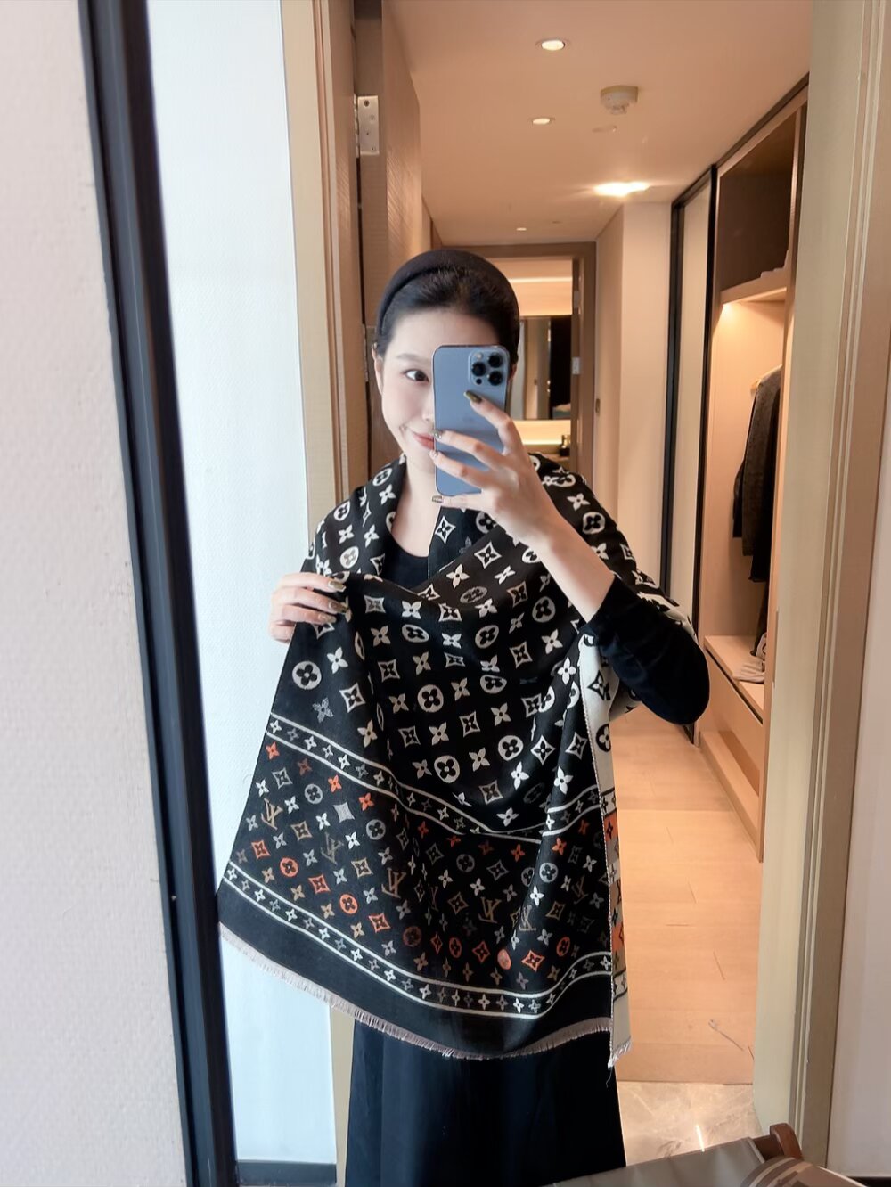 LV Louis Vuitton high-end scarf