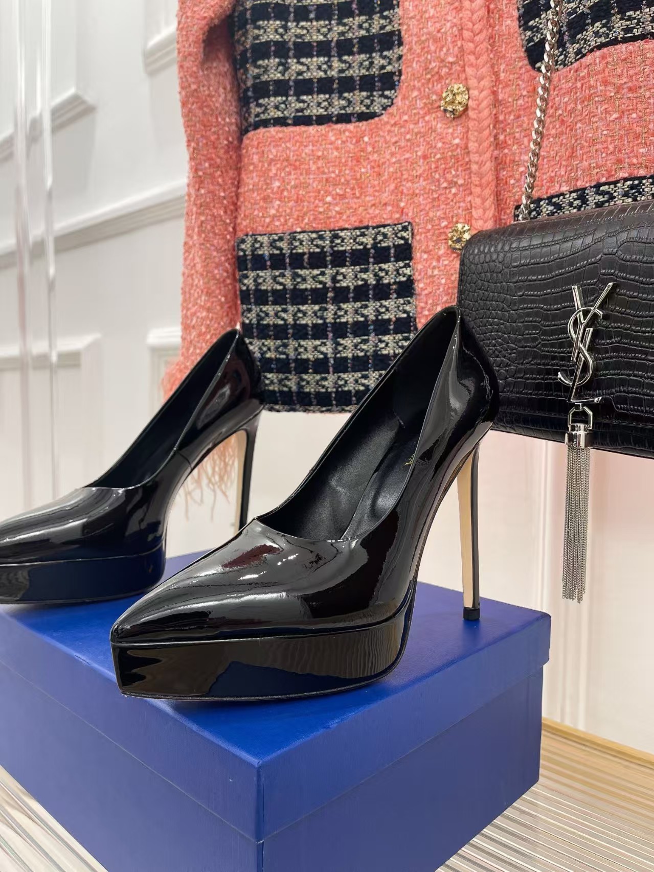 Lesilla pointy high-heeled shoes