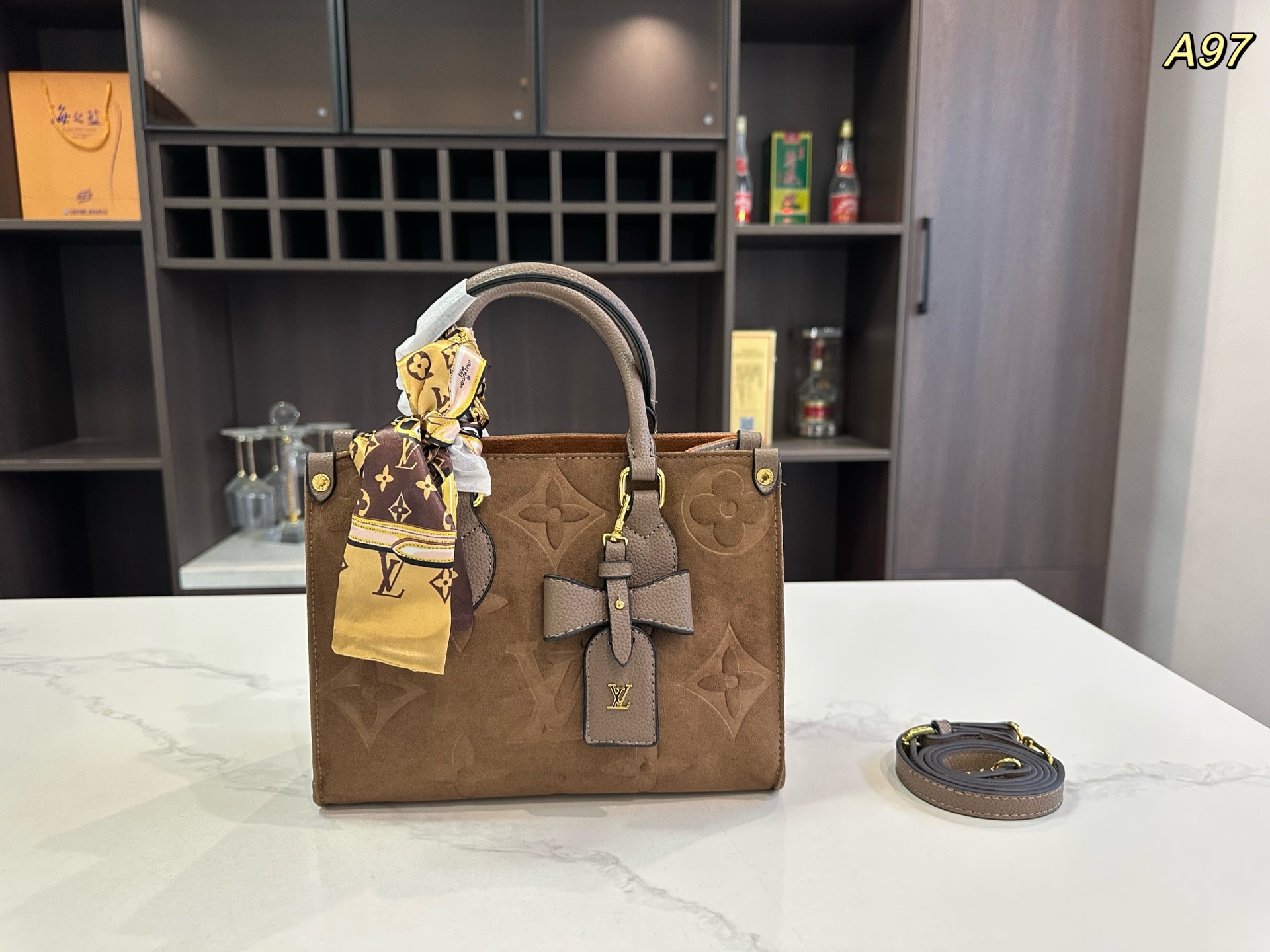 LV ONTHEGO Beaver Fur Tote Bag