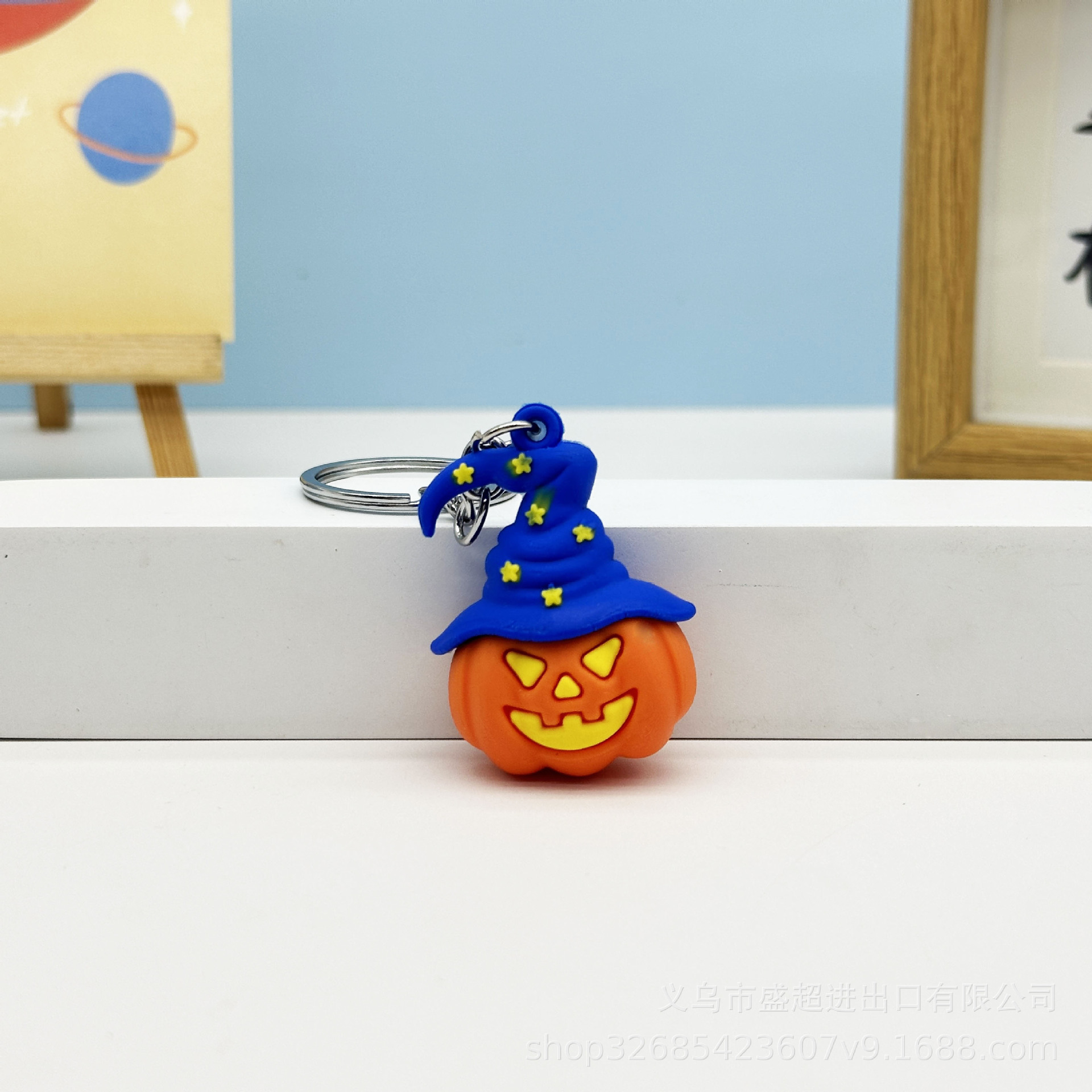 Gift-Halloween Gifts Randomly Given Keychain Hanger