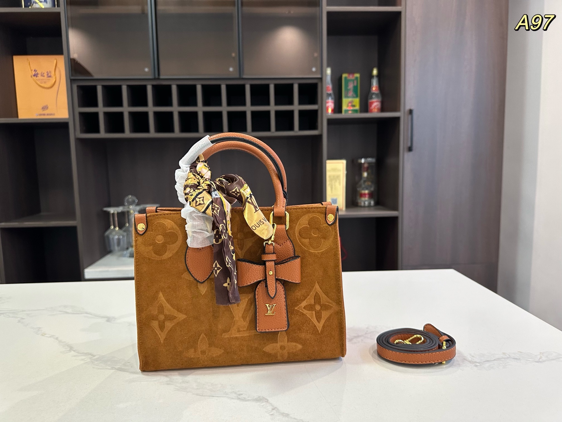 LV ONTHEGO Beaver Fur Tote Bag
