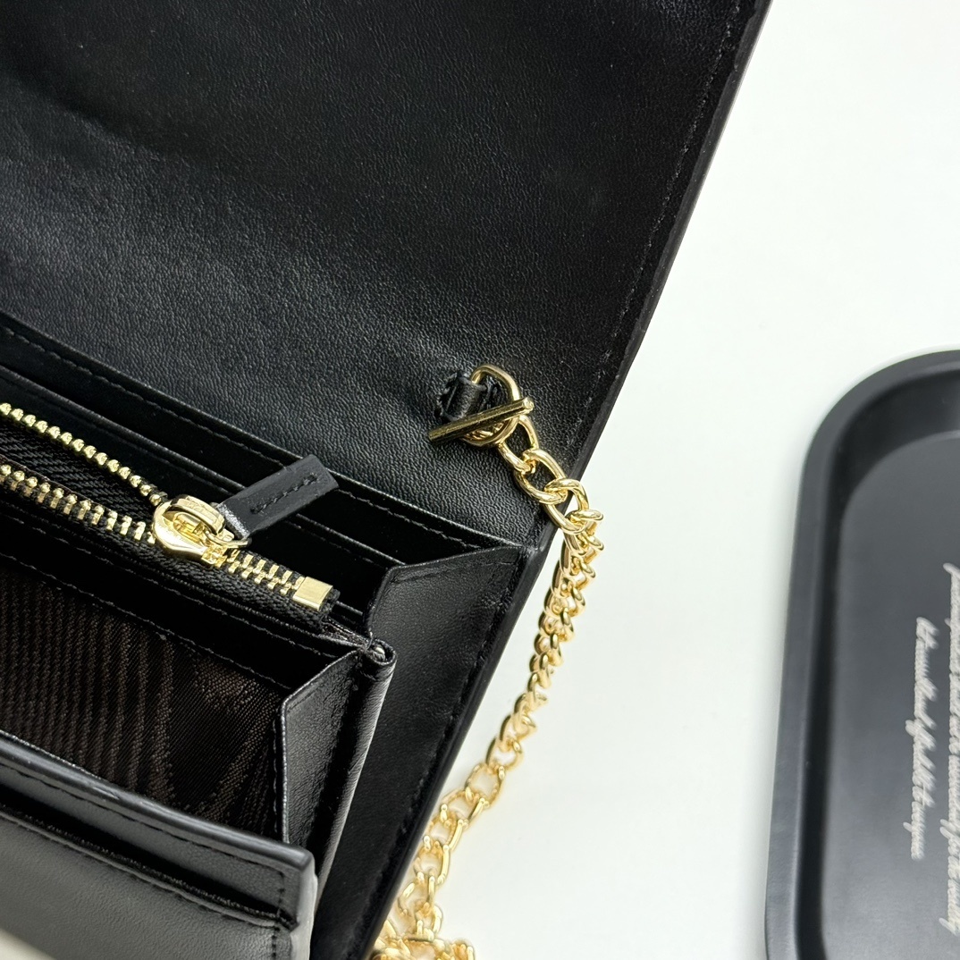 US$100 for 2 products-Gucci chain shoulder bag