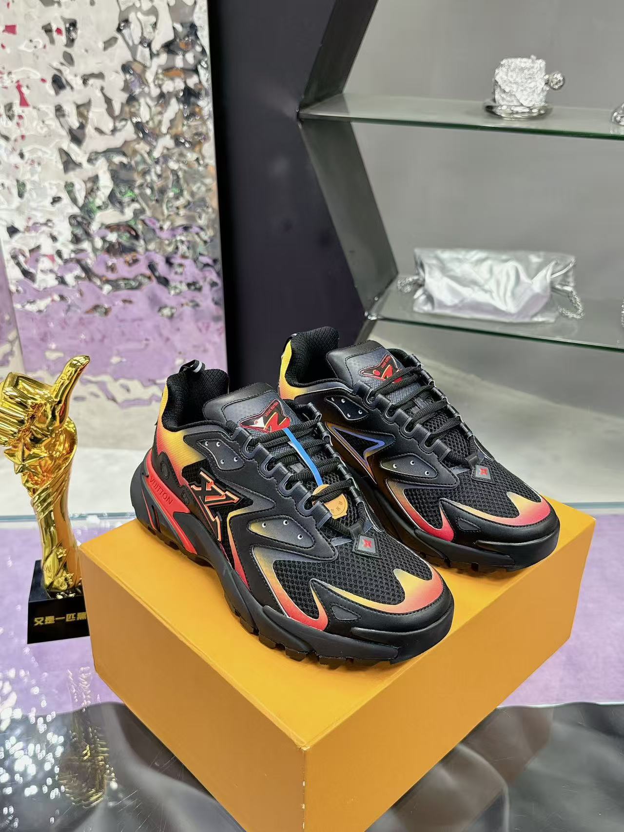 LV runner tatic sports shoes